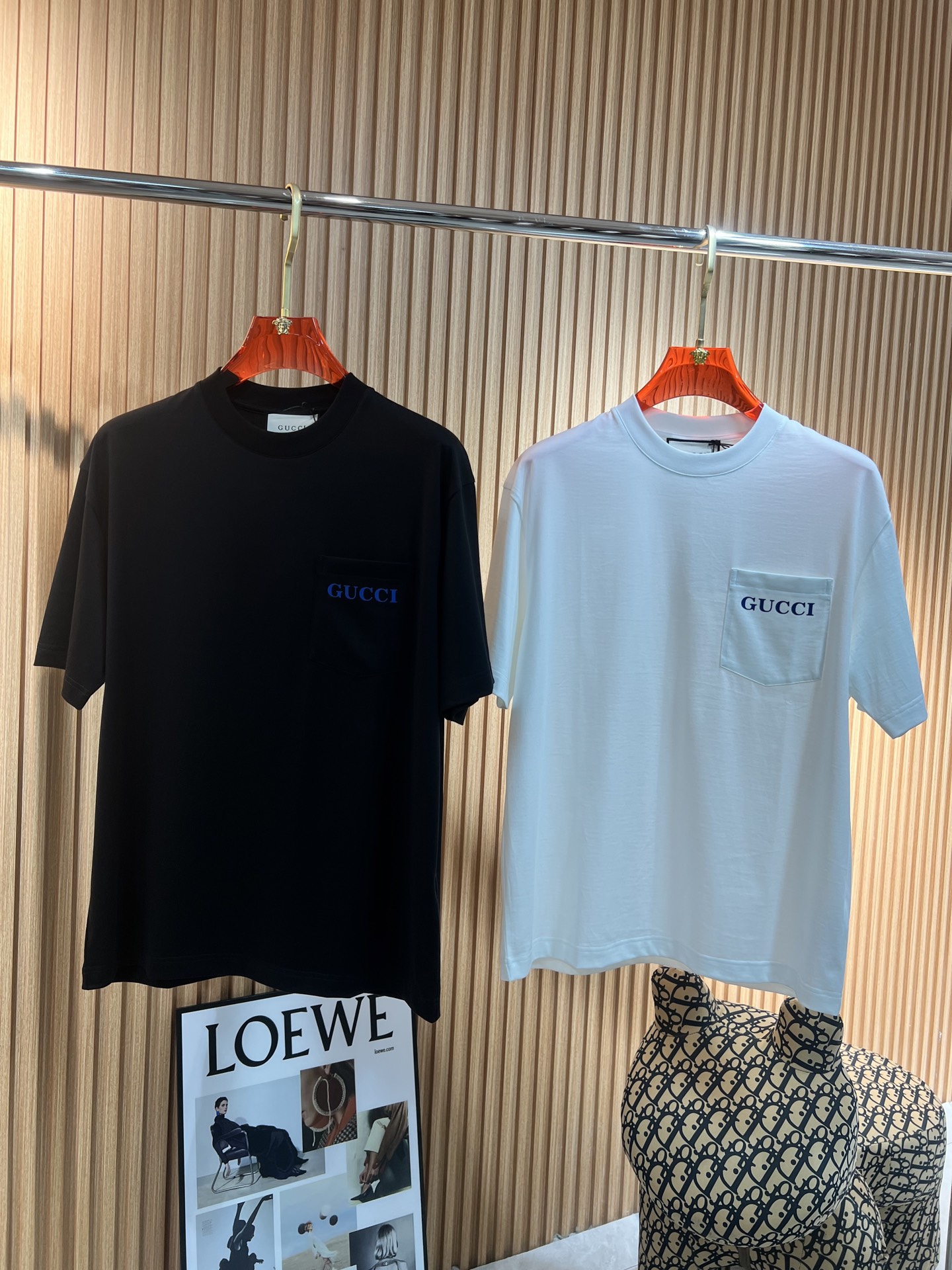   古奇GUCCi  2025春夏新款首发专柜最新款短袖圆领T恤 高端订制 设计前卫时尚！品牌logo印