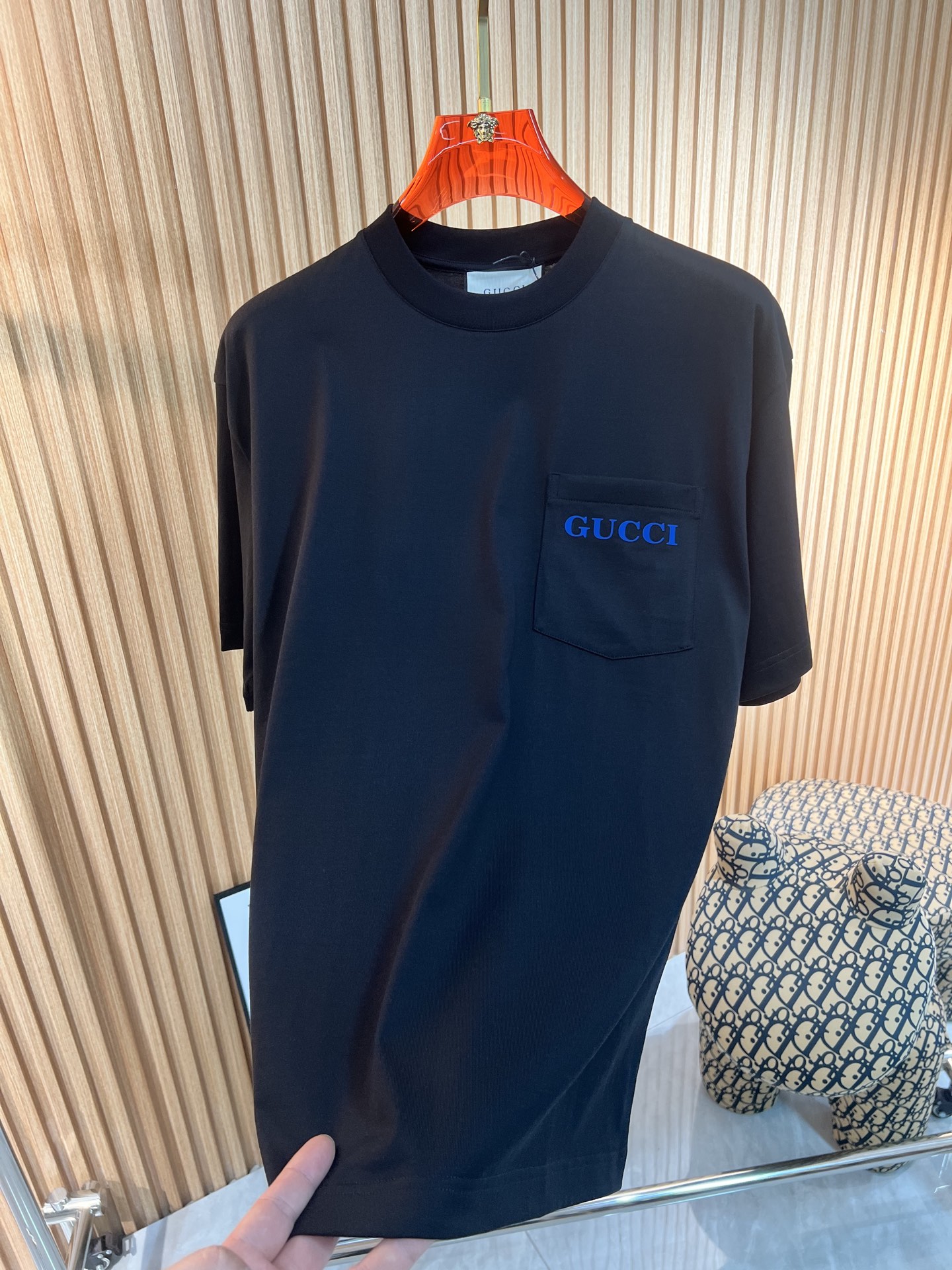   古奇GUCCi  2025春夏新款首发专柜最新款短袖圆领T恤 高端订制 设计前卫时尚！品牌logo印