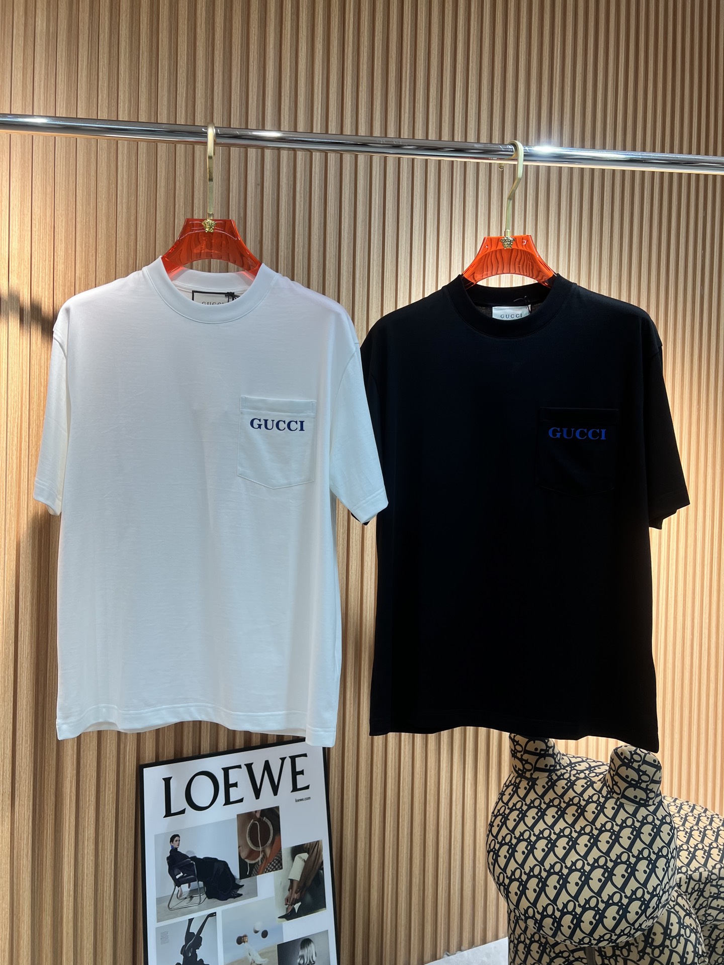   古奇GUCCi  2025春夏新款首发专柜最新款短袖圆领T恤 高端订制 设计前卫时尚！品牌logo印