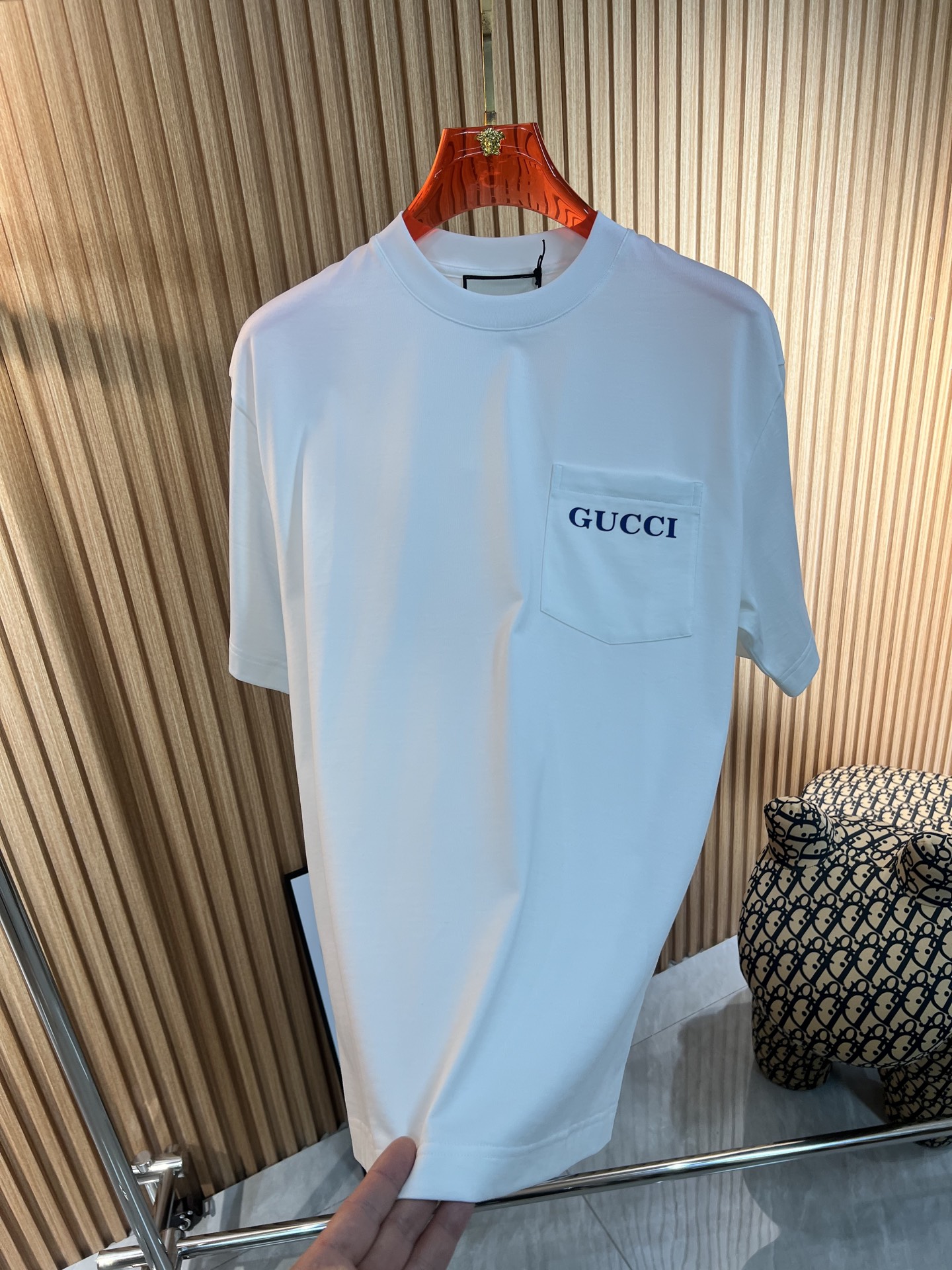   古奇GUCCi  2025春夏新款首发专柜最新款短袖圆领T恤 高端订制 设计前卫时尚！品牌logo印