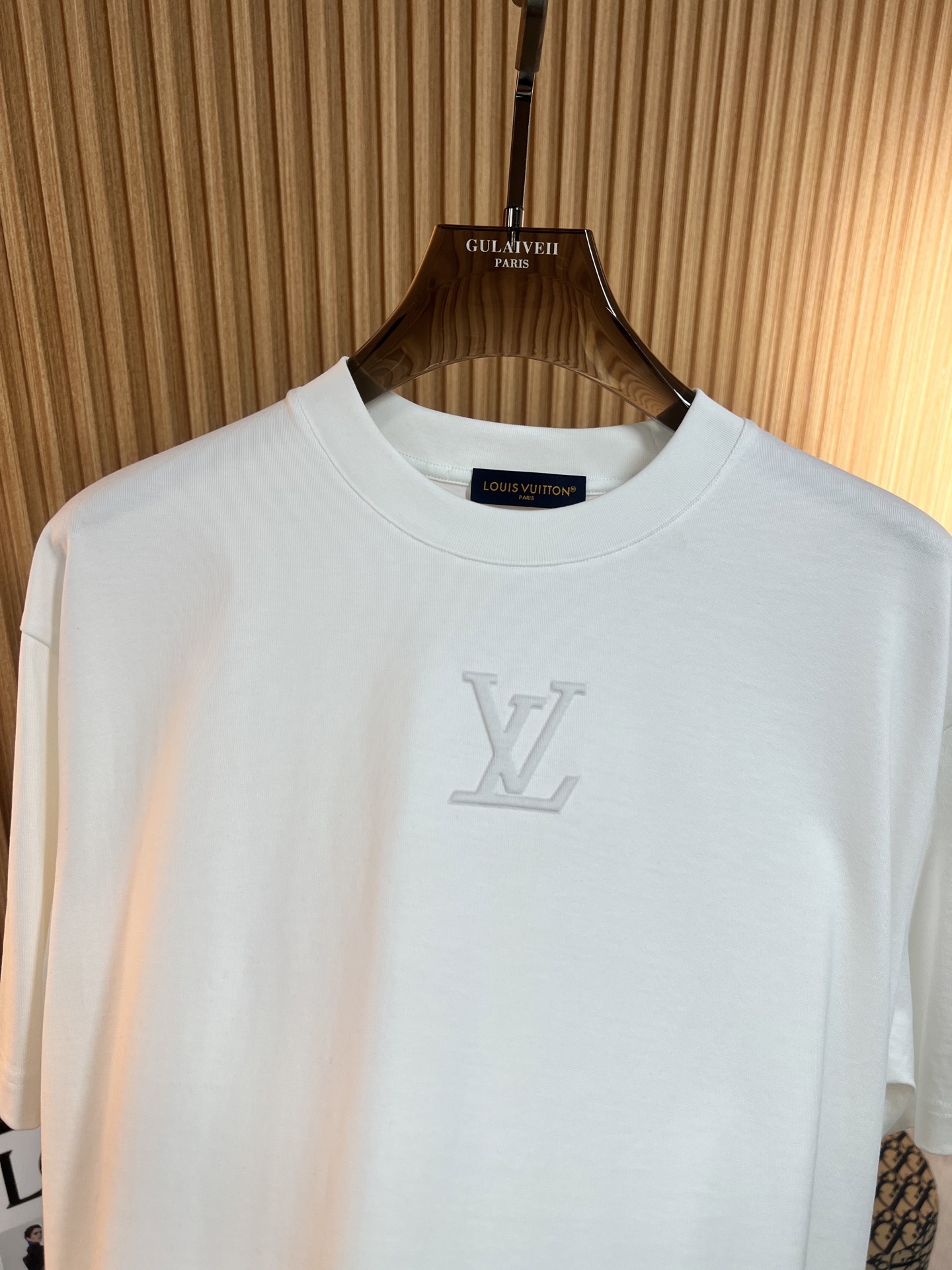    🆕LV  2025春夏新款首发专柜最新款短袖圆领T恤 高端订制 设计前卫时尚！品牌logo重工艺设