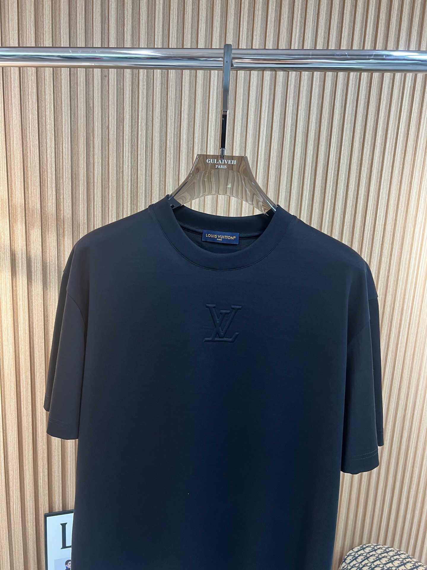    🆕LV  2025春夏新款首发专柜最新款短袖圆领T恤 高端订制 设计前卫时尚！品牌logo重工艺设