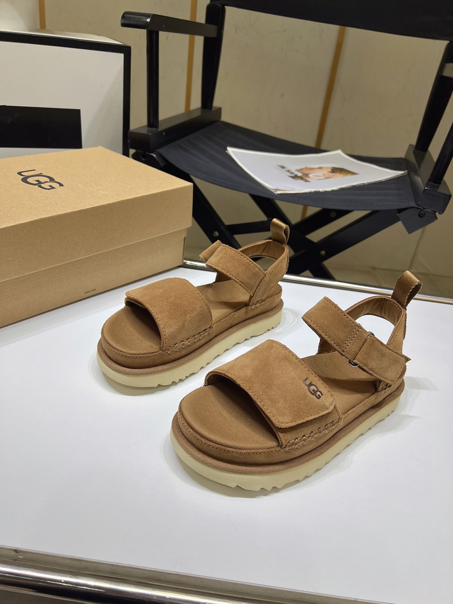 UGG Women's Goldenstar Sandal, Lightweight Fluffy Sandals , Fluffy Straps 3 i1716984684 3169 2