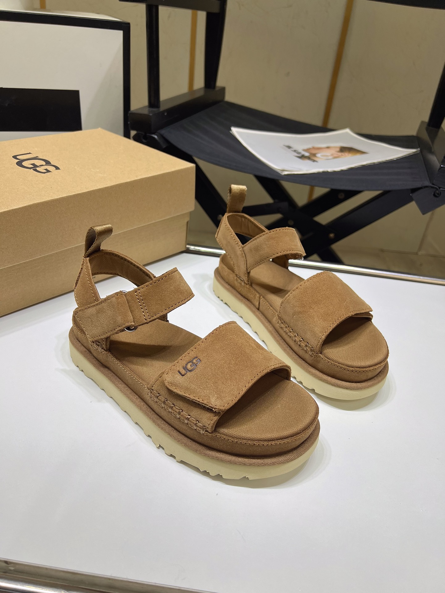 UGG Women's Goldenstar Sandal, Lightweight Fluffy Sandals , Fluffy Straps 5 i1716984685 3429 7
