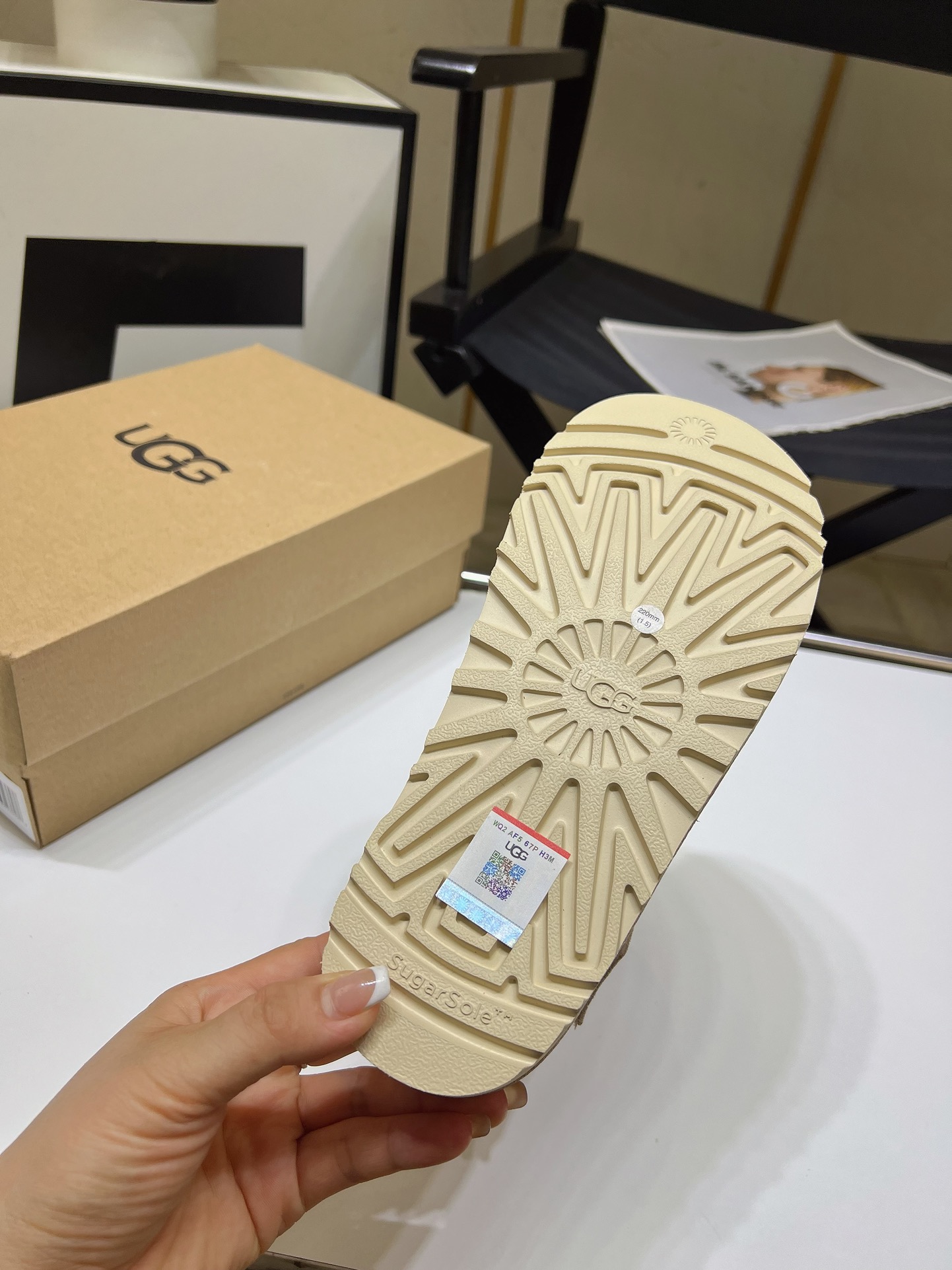 UGG Women's Goldenstar Sandal - Comfortable Flatform Sandals for Everyday Wear 8 i1716984714 5248 4