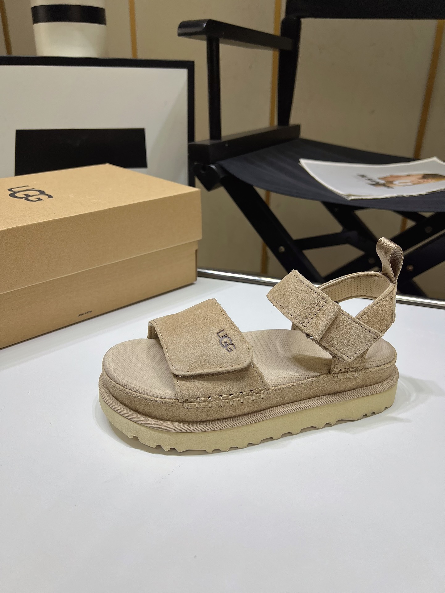 UGG Women's Goldenstar Sandal - Comfortable Flatform Sandals for Everyday Wear 6 i1716984714 7306 2