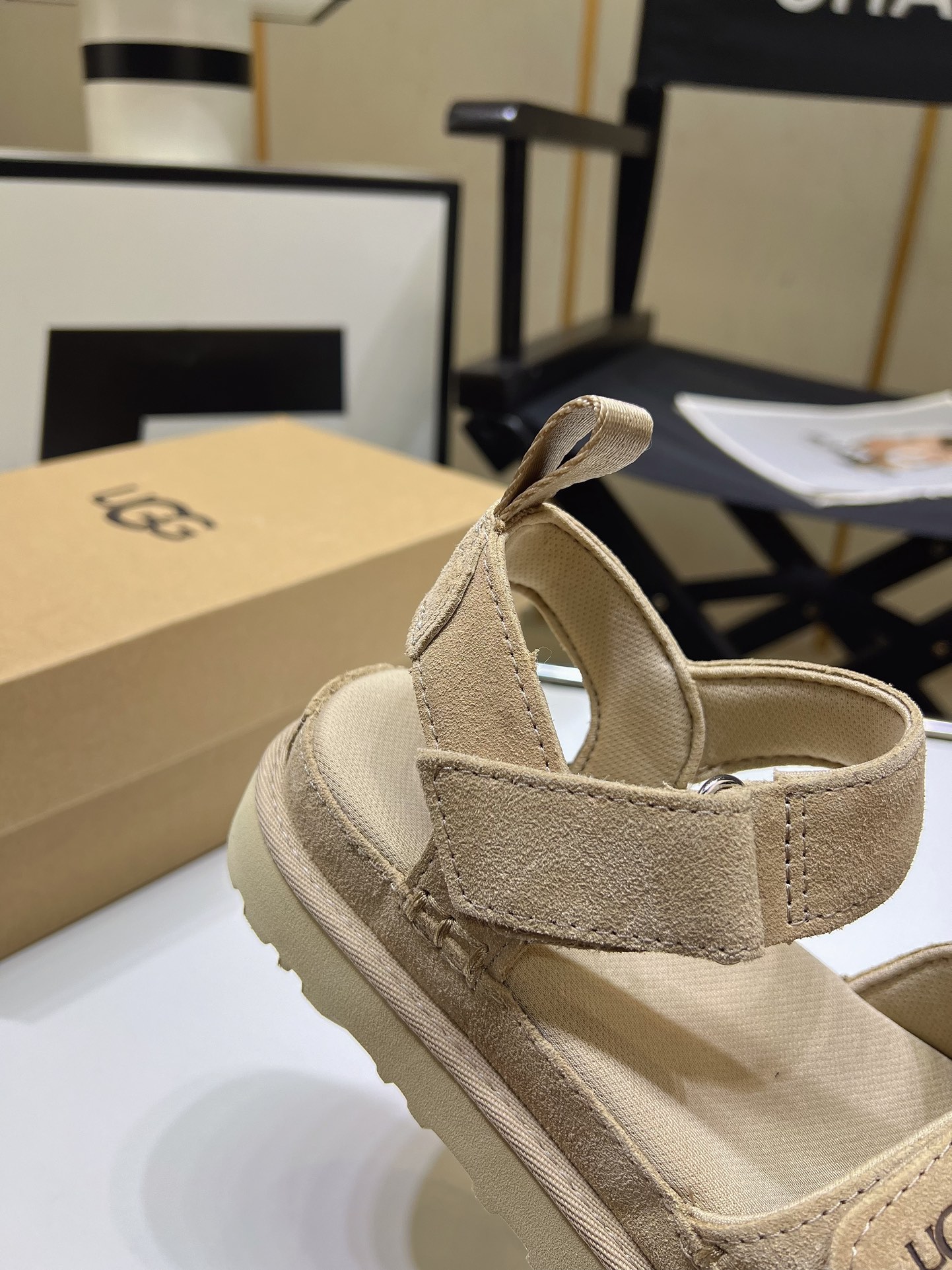 UGG Women's Goldenstar Sandal - Comfortable Flatform Sandals for Everyday Wear 10 i1716984715 2907 8