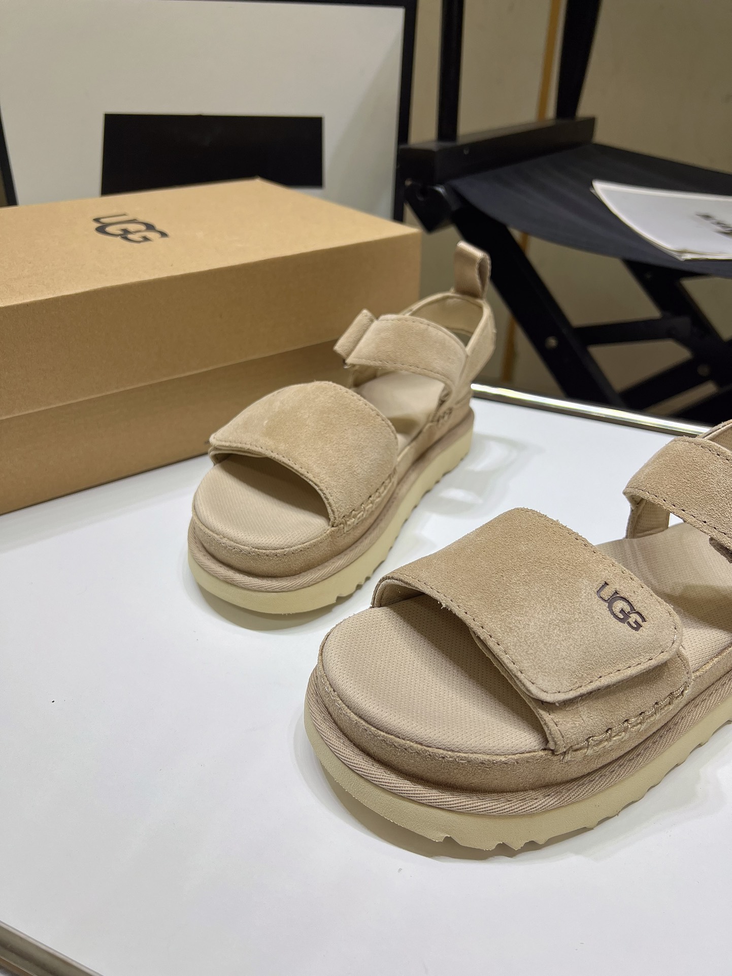UGG Women's Goldenstar Sandal - Comfortable Flatform Sandals for Everyday Wear 9 i1716984715 4112 7