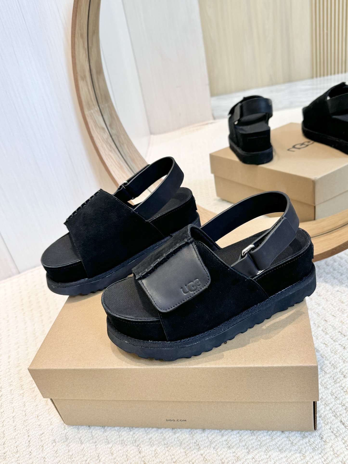 UGG Shoes Sandals Slippers Black Maroon Spring/Summer Collection