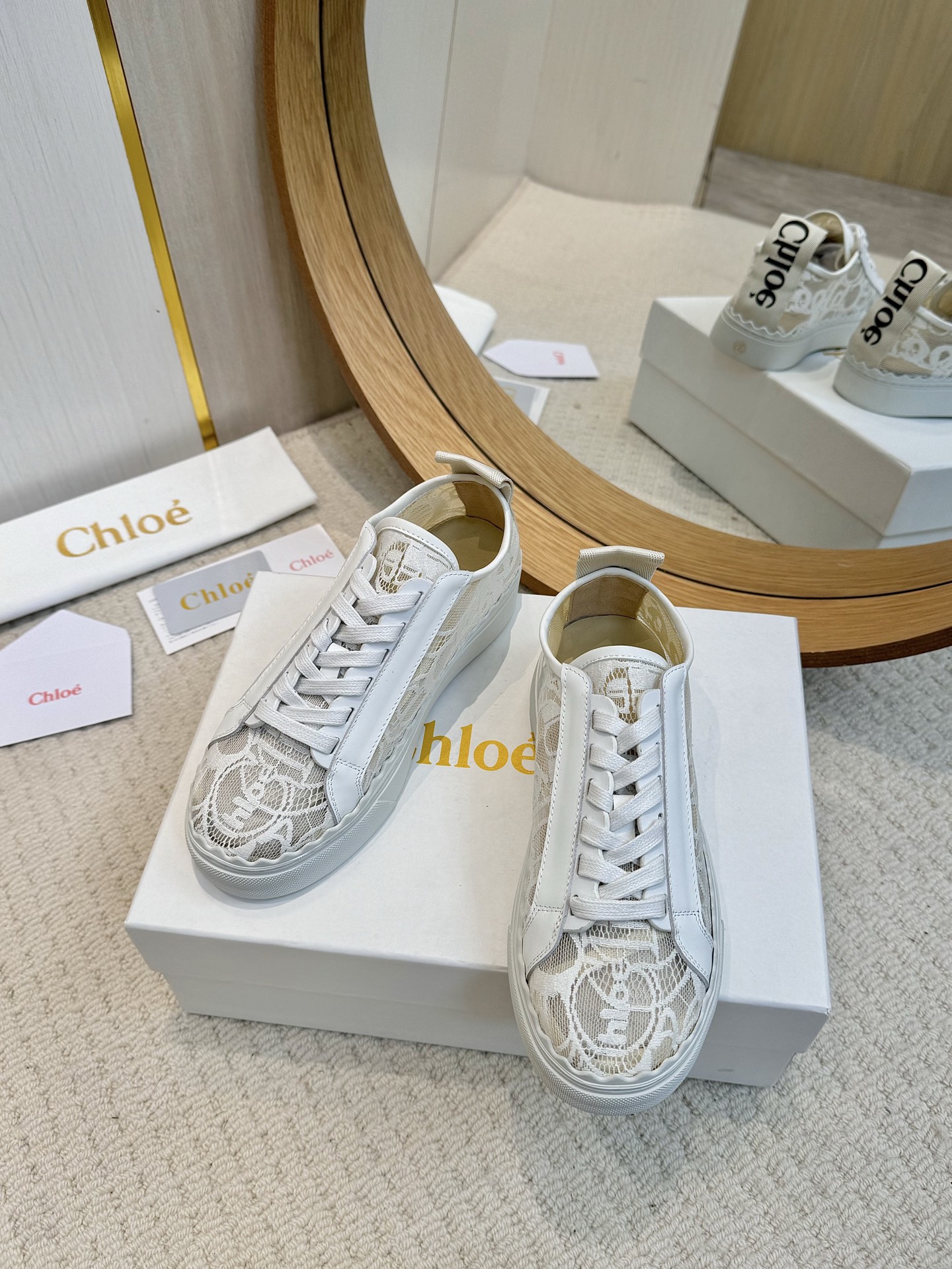 NO:238207,ChIOe 2025 Spring and Autumn New Net Shoes!  The upper is water-soluble embroidered and the inner foot is imported sheepskin lid!  Original rubber outsole!  It has a certain hardness, resilience, comfortable to walk, and 100% comfortable feet!  Only by getting started can you understand how good the texture is and how heavy the book is!  !  size :35-41, casual shoes/sports shoes, sneakers, sheepskin19860909ChIOe蔻依2025春秋新款网鞋！鞋面采用了水溶刺绣 内里垫脚进口羊皮里！原版橡胶大底！ 具有一定硬度性 回弹性 走起来又舒服 脚感舒适百分百！上手你才明白质感有多好 下的本有多重！ ！size :35——41,休闲鞋/运动鞋,sneakers,sheepskin,Women's Shoes