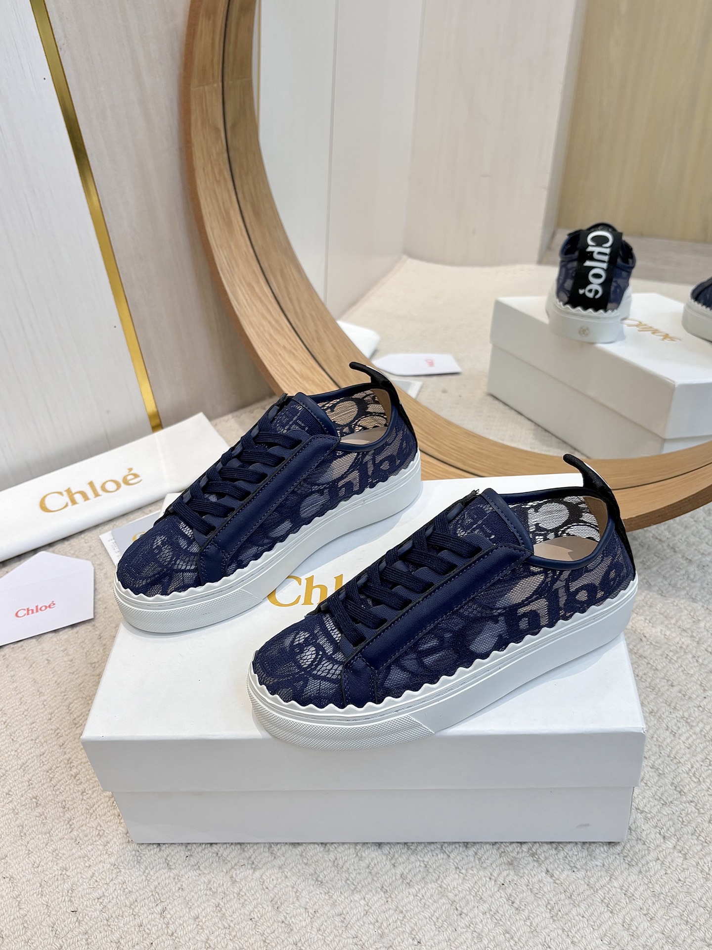 NO:238209,ChIOe 2025 Spring and Autumn New Net Shoes!  The upper is water-soluble embroidered and the inner foot is imported sheepskin lid!  Original rubber outsole!  It has a certain hardness, resilience, comfortable to walk, and 100% comfortable feet!  Only by getting started can you understand how good the texture is and how heavy the book is!  !  size: 35-41 size, casual shoes/sports shoes, sneakers, sheepskin19860909ChIOe蔻依2025春秋新款网鞋！鞋面采用了水溶刺绣 内里垫脚进口羊皮里！原版橡胶大底！ 具有一定硬度性 回弹性 走起来又舒服 脚感舒适百分百！上手你才明白质感有多好 下的本有多重！ ！size :35——41码,休闲鞋/运动鞋,sneakers,sheepskin,Women's Shoes