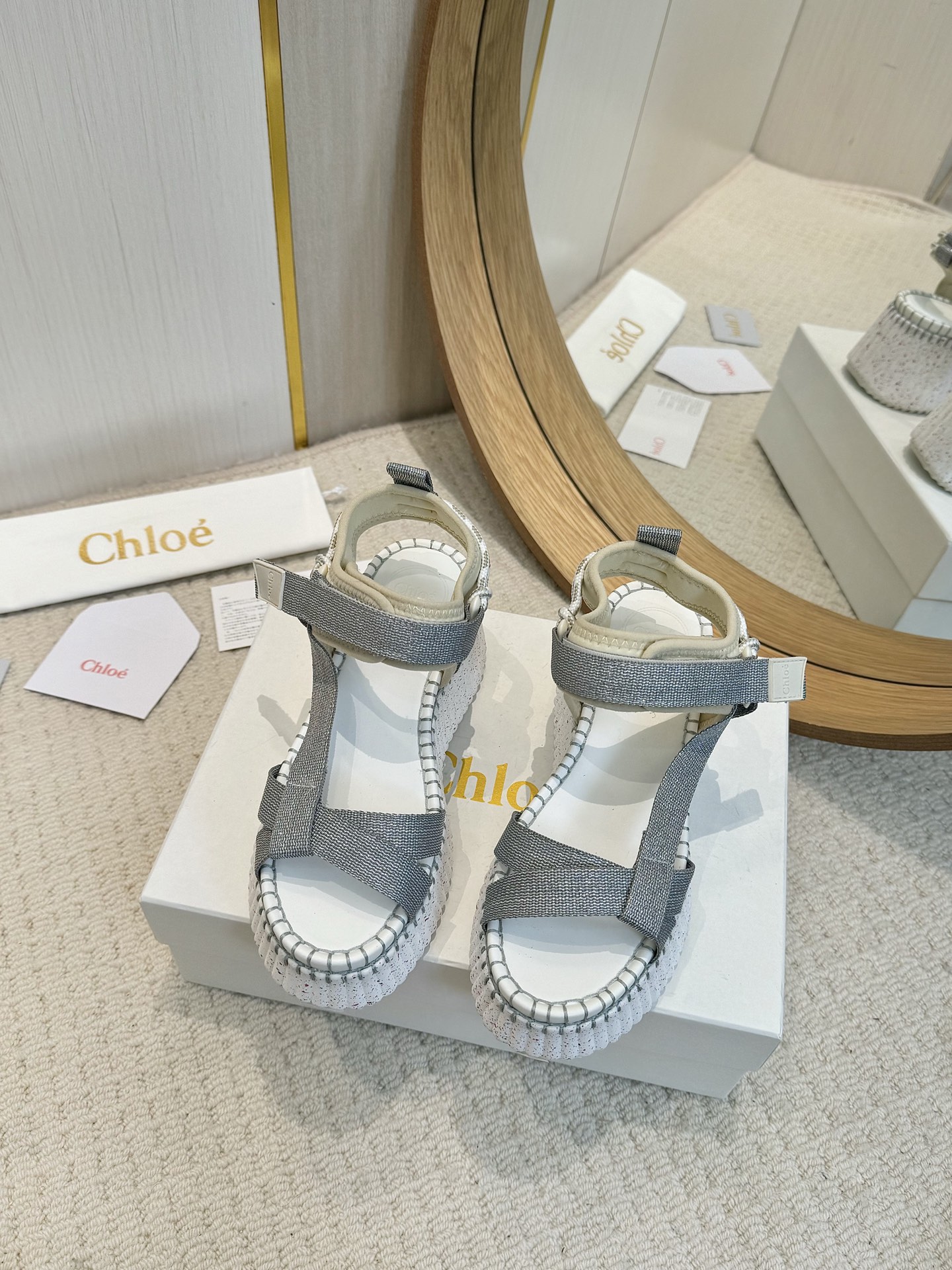NO:235927,Chloe Chloe counter simultaneously launched a new sandal, spring and summer style Guangsheng. Since the entire fashion circle has become popular, there are many colors and many styles. This fabric uses imported beef velvet. With four-sided elastic, the texture is refreshing and breathable without stewing feet. Fashionable and simple style. Goddess loves it. Beautiful, 8.CM ultra-light rubber foam vacuum sole, 2.0pu midsole is so comfortable, size 35-42, sandals, chloe, loewe, sandals19860909蔻依Chloe专柜同步上市新款凉鞋,春夏款广升 风靡整个时尚圈以来,多色多款,这款面料使用进口牛反绒.加四面弹,,质地清爽透气不焖脚 时尚简约范儿 女神都爱 美翻啦 ,8.CM超轻橡胶发泡抽真空大底,2.0pu中底舒适得不要不要的,35-42码,凉鞋,chloe,loewe,sandals,Women's Shoes