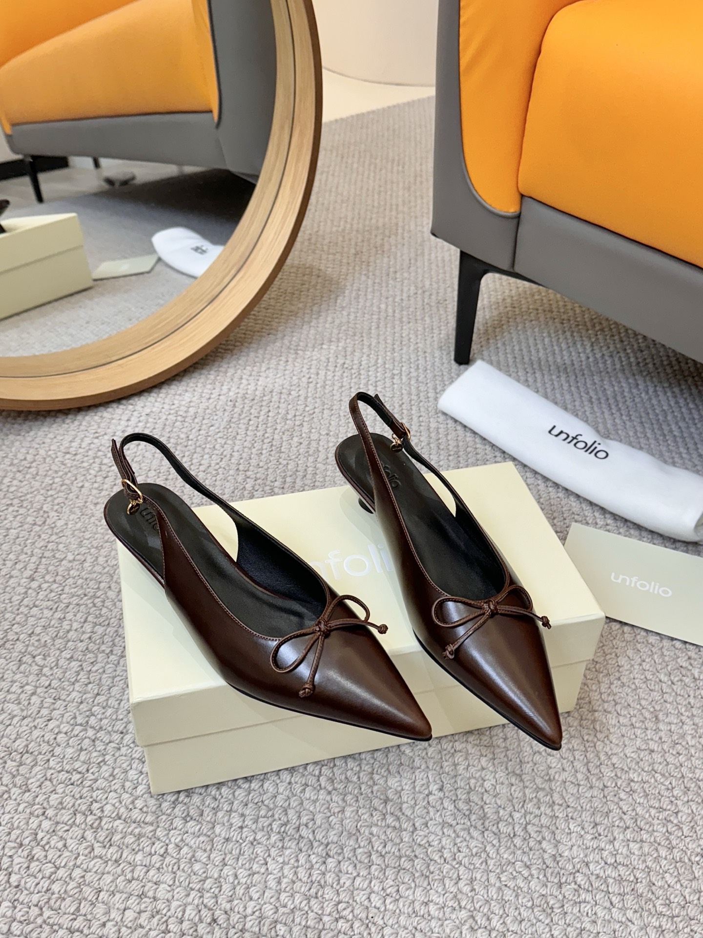 NO:257003,unfolio 25 early spring new French cat heel sandals temperament kitten heels, daily versatile and closed eyes, anyone who misses this sandals, I will be sad to match cowhide fabric, sheepskin lining, imported Italian injection molded sole, size 35-39# (40# customized, no return or exchange), sandals, sandals, cowhide, sheepskin19860909unfolio 25早春新款法式猫跟凉鞋 气质小猫跟,日常百搭闭眼入,任何人错过这款凉鞋,我都会伤心的对版牛皮面料,羊皮内里,意大利进口注塑大底,码数35-39#（40#订做不退换）,凉鞋,sandals,cowhide,sheepskin,Women's Shoes