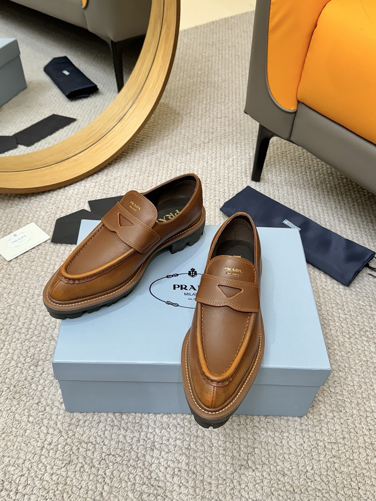 Prada Leather Loafer with Lug Sole - Retro Style & Lasting Comfort 4 i1743843527935 6021 0 0
