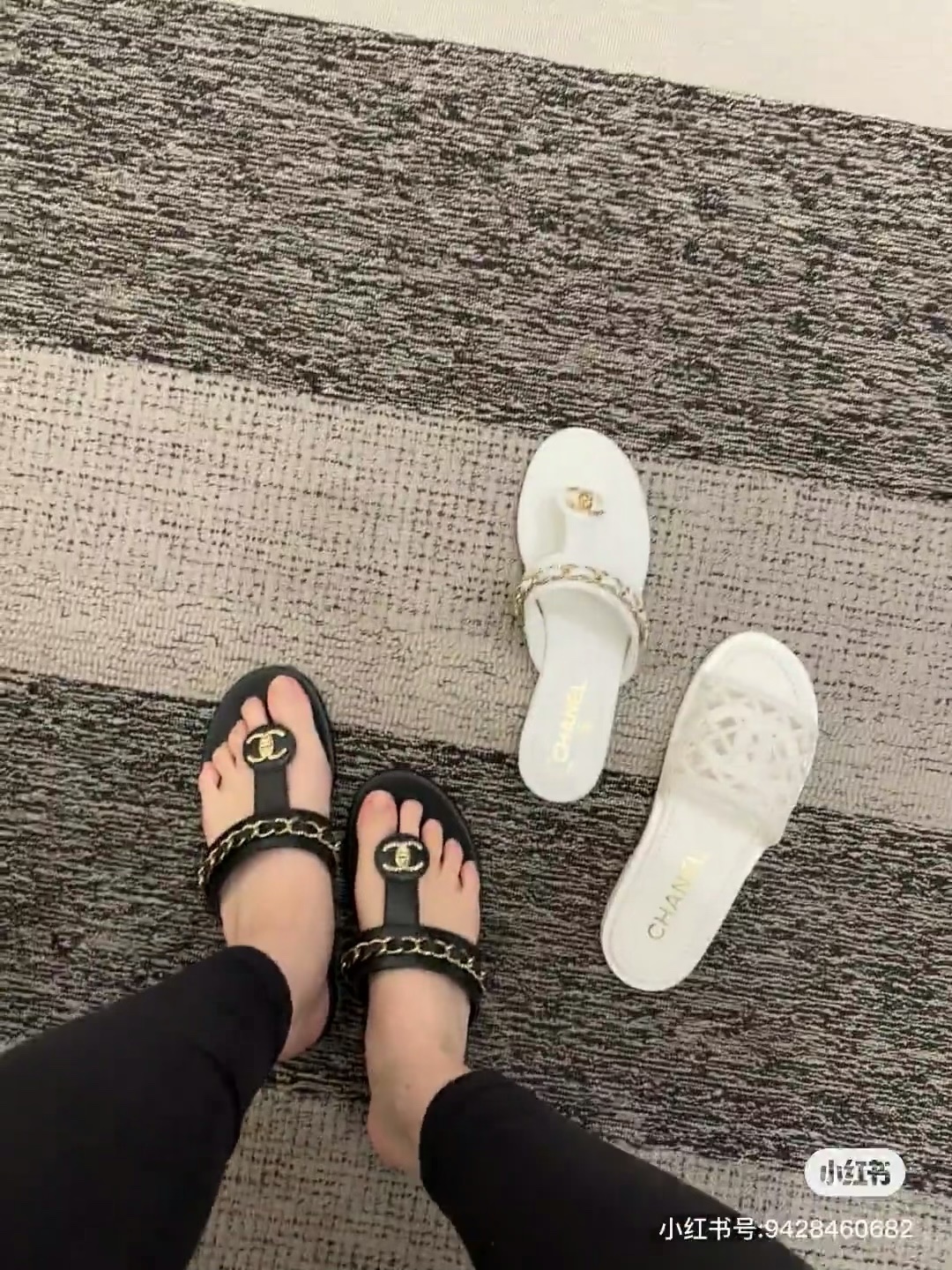 NO:387514,Picture of foot, split toe shoes19860909上脚图,分趾鞋,Women's Shoes
