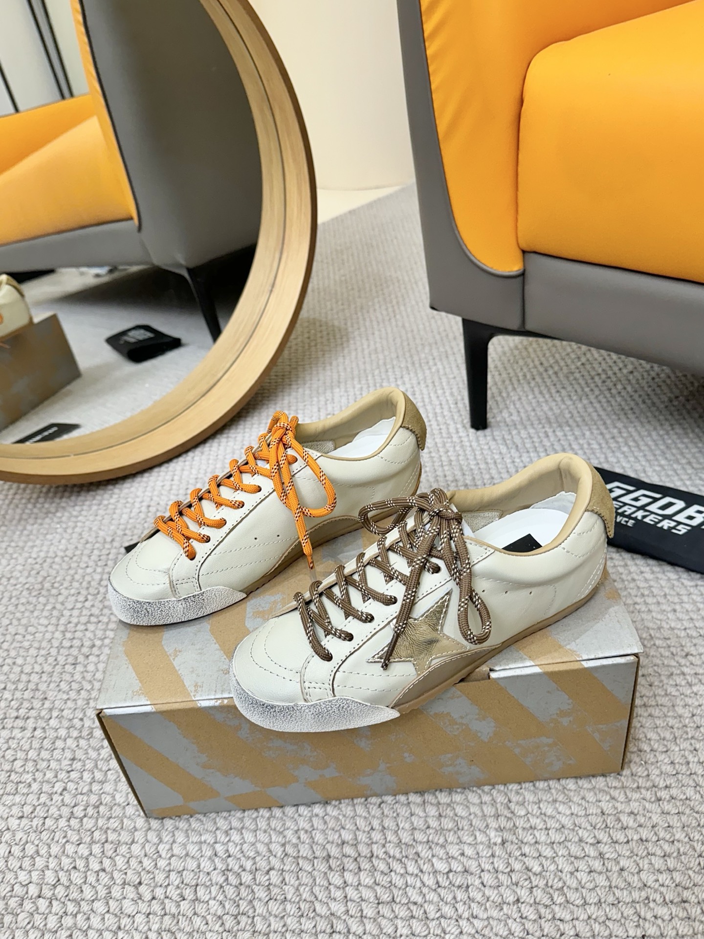 Las zapatillas de pareja hombre + ggdb son las marcas que más suelo usar. También compro cada serie repetidamente. Adem…