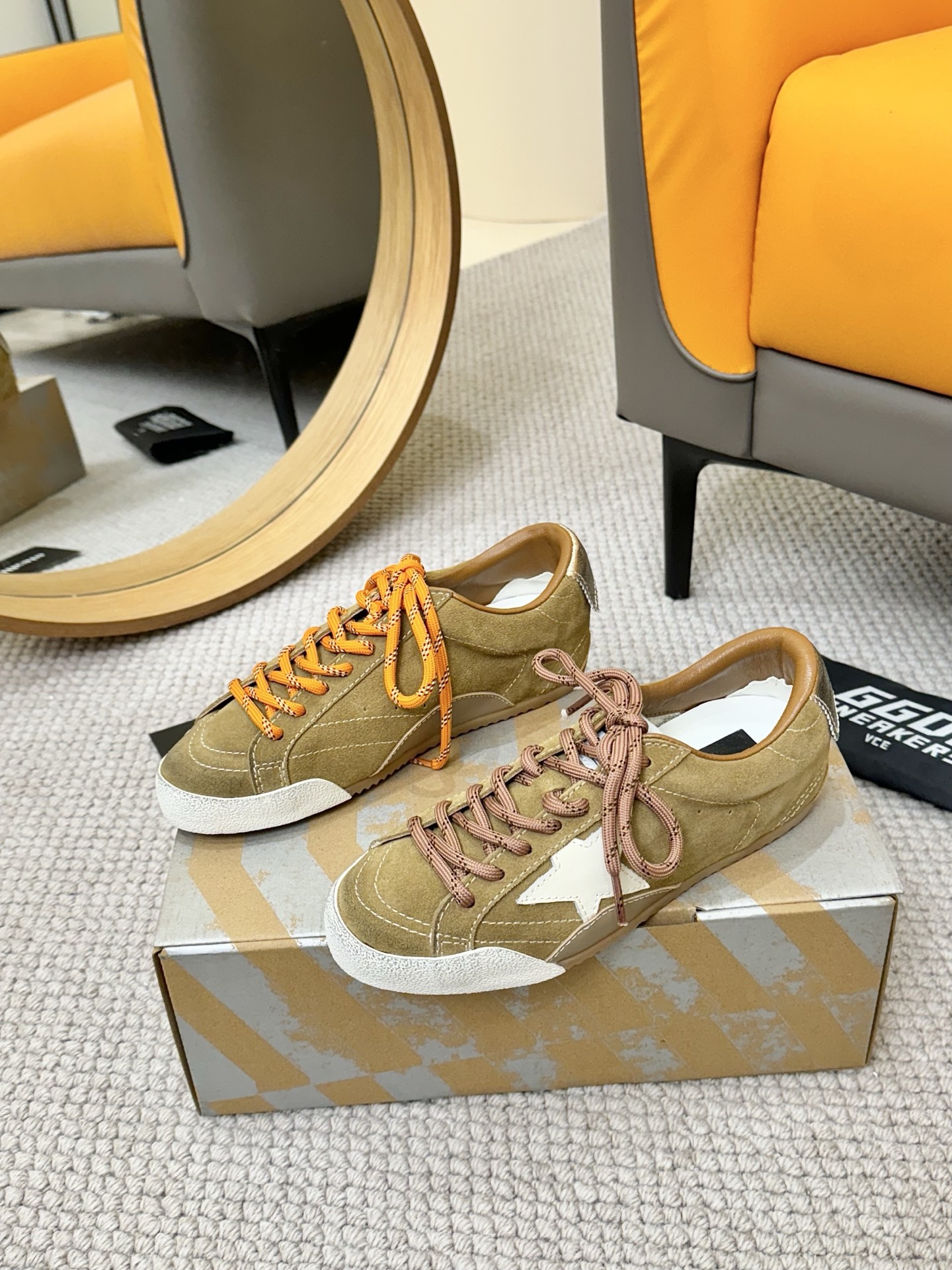 NO:387464,Women's men's ggdb couple's sneakers are the brand I usually wear the most. All series are also repurchased. In addition to being easy to wear and matching, this time I have to use a new shoe style. I have been struggling with both colors for a long time (in the end, I must have them both). But I still like brown the most. #Retro genius shoes, sizes for women, sizes 35-40, men's 40-45, casual shoes/sports shoes, sneakers19860909女款 男款 ggdb情侣款的球鞋是我平时穿的最多的品牌,各个系列也都在重复购买,除了好穿也好搭配这次出了新的鞋型那自然要入,两个颜色也纠结了半天（最后肯定是都要）但我还是最喜欢棕色 #复古德训鞋 码数女款 35-40码 男款40-45码,休闲鞋/运动鞋,sneakers,Women's Shoes