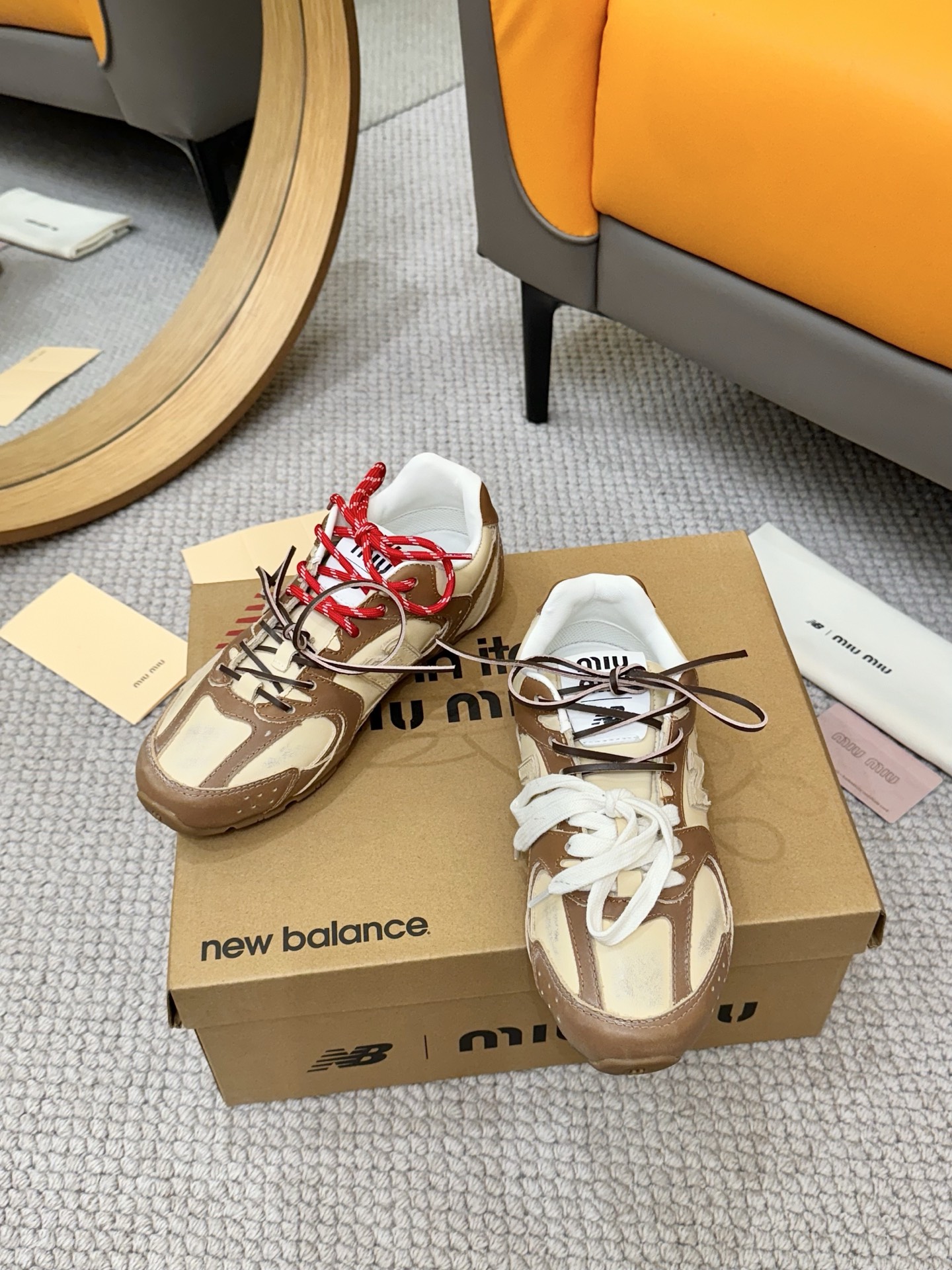 NO:387474,Miu Miu New Balance joint series sports shoes, major brands are keen on cross-border joint branding, this joint brand is full of sincerity and highlights, the upper is high mercerized splicing, old breasted design, retro and rebellious, eye-catching, water-dyed cowhide inside, genuine shoes are hard to find, and it is very comfortable and versatile to put on the feet. The original full set of packaging, exclusive mold-opening sole Size35-40, casual shoes/sports shoes semi-travel, miumiu, sneakers, cowhide19860909Miu MiuNew Balance 联名系列运动鞋、各大品牌都热衷于跨界联名、缪缪这次联名诚意满满非常有亮点鞋面高丝光拼接、做旧毛边设计、复古又叛逆、令人眼前一亮、内里水染牛皮里、正品一鞋难求、上脚非常舒适百搭 原版全套包装 独家开模大底Size35-40,休闲鞋/运动鞋半拖,miumiu,sneakers,cowhide,Women's Shoes