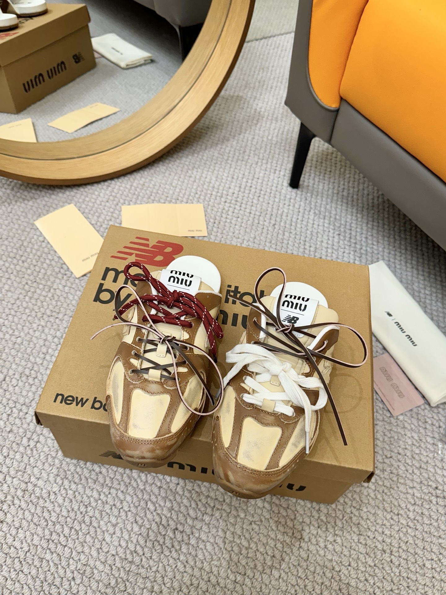 NO:387480,Miu Miu New Balance joint series sports shoes, major brands are keen on cross-border joint branding, this joint brand is full of sincerity and highlights, the upper is high mercerized splicing, old breasted design, retro and rebellious, eye-catching, water-dyed cowhide inside, genuine shoes are hard to find, and it is very comfortable and versatile to put on the feet. The original full set of packaging, exclusive mold-opening sole Size35-40, casual shoes/sports shoes semi-travel, miumiu, sneakers, cowhide19860909Miu MiuNew Balance 联名系列运动鞋、各大品牌都热衷于跨界联名、缪缪这次联名诚意满满非常有亮点鞋面高丝光拼接、做旧毛边设计、复古又叛逆、令人眼前一亮、内里水染牛皮里、正品一鞋难求、上脚非常舒适百搭 原版全套包装 独家开模大底Size35-40,休闲鞋/运动鞋半拖,miumiu,sneakers,cowhide,Women's Shoes