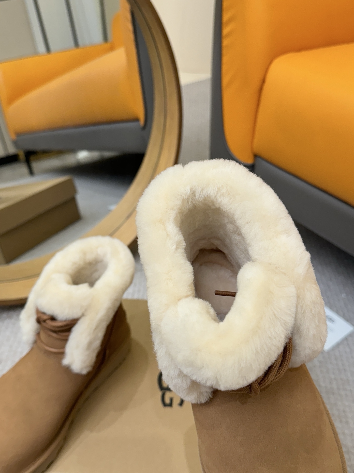 🔥UGG秋季新款女士舒适休闲经典绑带雪地靴懒人鞋面用牛二层内里羊毛。原版发泡大底。黑色，栗色，石灰色码数