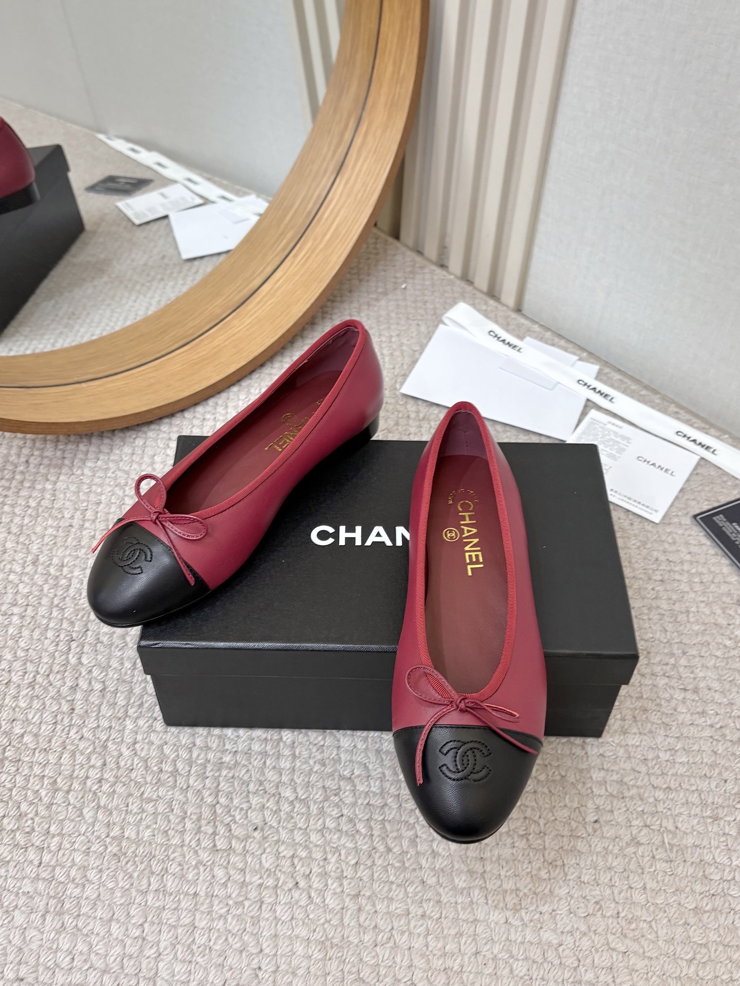 NO:760557,Hair: Chanel’s latest color leather sole... top notch!  [CH***L] Xiaoxiang Wannian classic, versatile series, top series ballet flats, luxury classics that will never fade ~ Material: imported hybrid lambskin/imported wool, soft sheepskin lining, SIZE: 34-43 (34, 35.5 36.5 37.5 38.5 39.5 41, 42 43, custom-made and non-returnable), ballet shoes, chanel, flats, sheepskin19860909发 香奈儿最新色真皮底……顶级！【CH***L】小香万年经典款 百搭系列 顶级系列芭蕾平底鞋 奢华永不退去的经典～材质:进口混种小羊皮/进口毛呢 内里垫脚柔软羊皮 SIZE:34-43（34,35.5 36.5 37.5 38.5 39.5 41,42 43定做不退换）,芭蕾舞鞋,chanel,flats,sheepskin,Women's Shoes