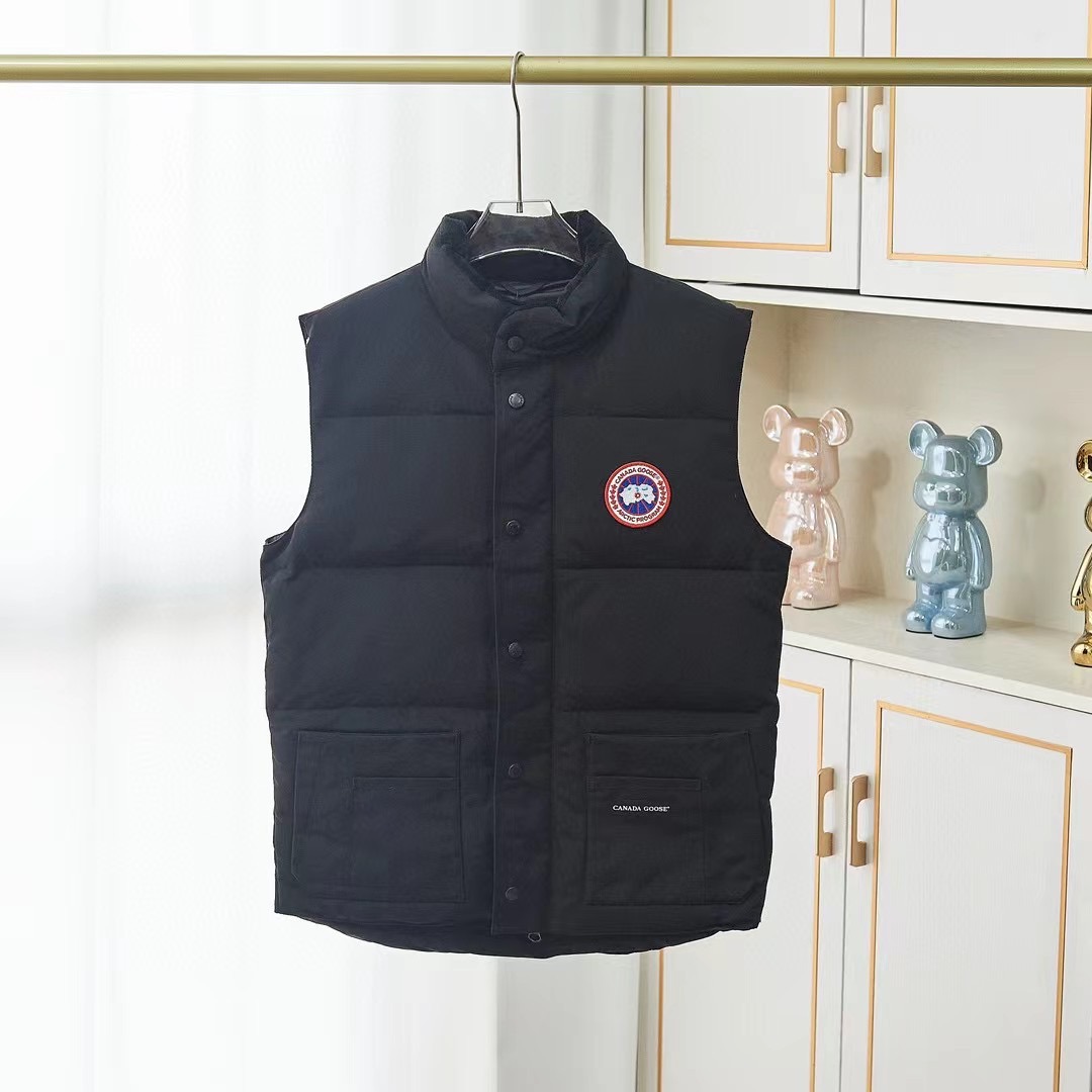 Canada Goose Freestyle Crew Vest: Water-Resistant, Lightweight, and Stylish