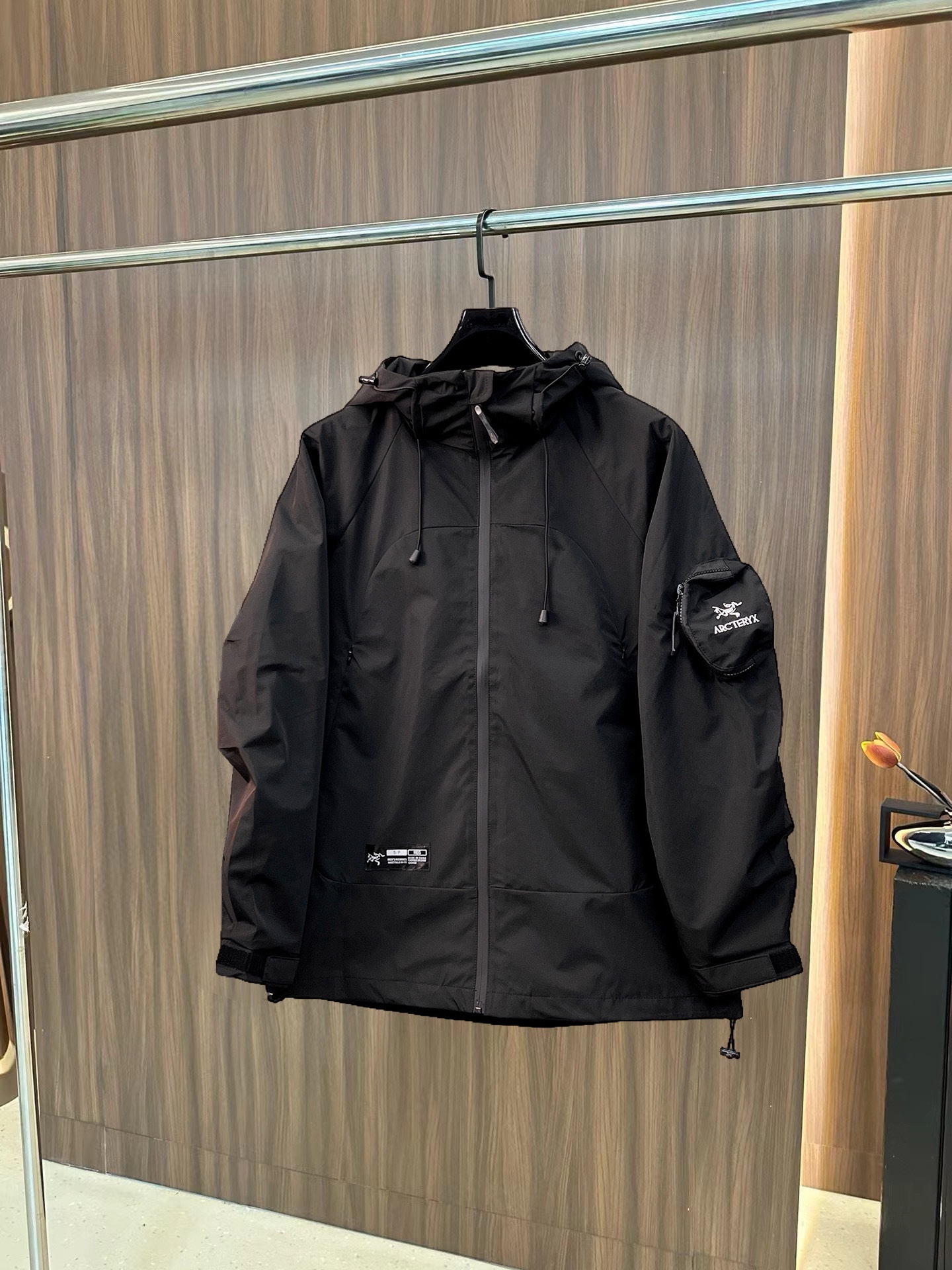 NO:126080,Archaeopteryx, the same style on the official website, complete three standards, and is available in advance. The new men's jacket for autumn and winter, with double-sided original single three standards, high-end version. Customized fabric for counter, breathable and comfortable, impeccable details, brand element design concept, reflecting high quality. The feel is delicate and soft, presents casual cut, and the upper body style is superb. Number of sizes M~3XL,,arc'teryx,jackets & coats,jackets & coats,alexander wang19860909始祖鸟 官网同款,三标齐全,提前发售 ss秋冬新款男士夹克外套,双面穿原单三标齐全高端版本 专柜定制面料 透气舒适度高,细节无可挑剔,品牌元素设计理念,体现高品质.手感细腻柔软 呈现休闲裁剪,上身版型超赞 码数M～3XL,,arc'teryx,jackets & coats,jackets & coats,alexander wang,Men's clothing