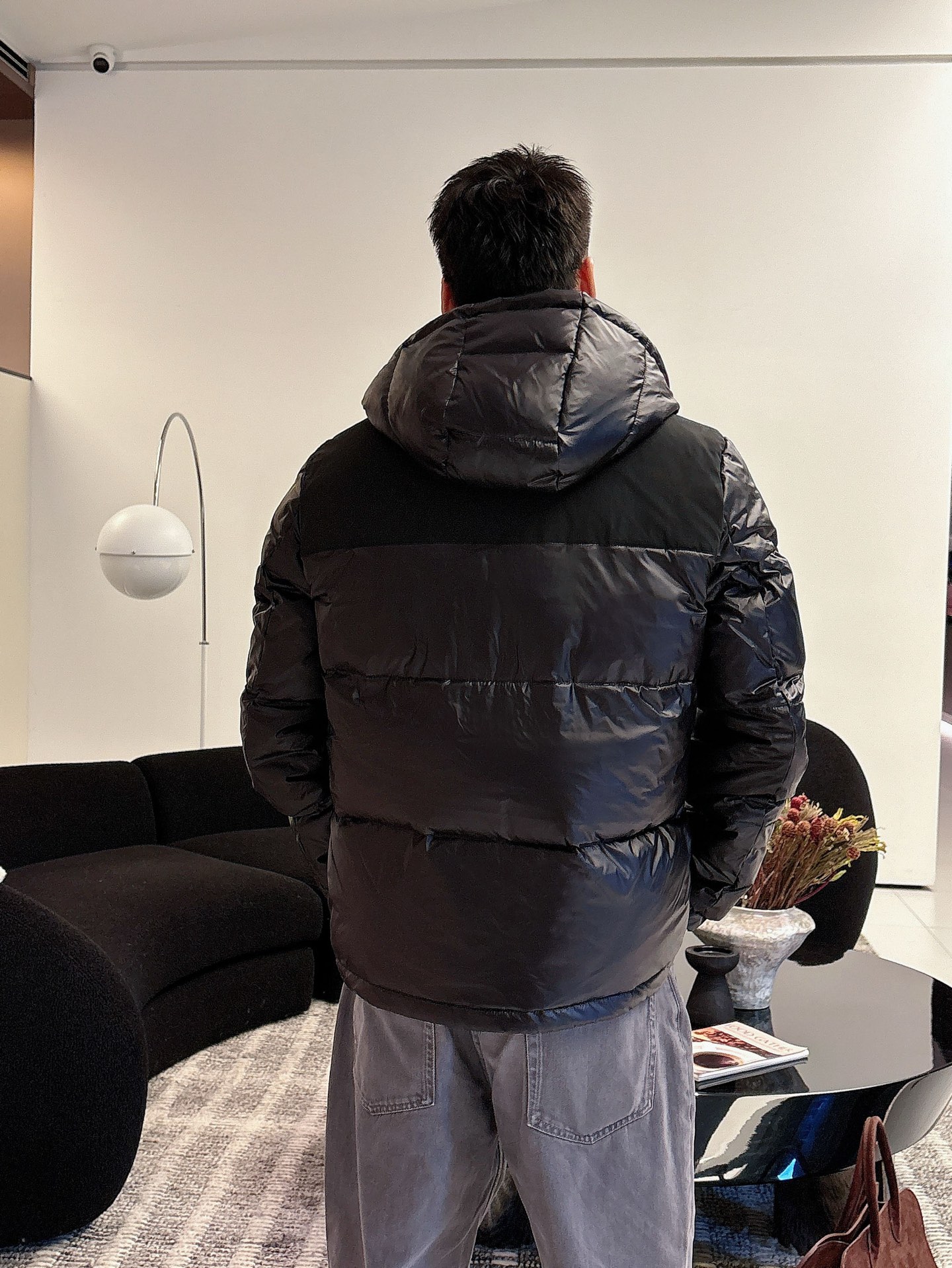 巴宝莉 官网款2025秋冬新款羽绒服。这款号称羽绒服届最高端的，全部90绒的三标齐全带着经典的Logo组