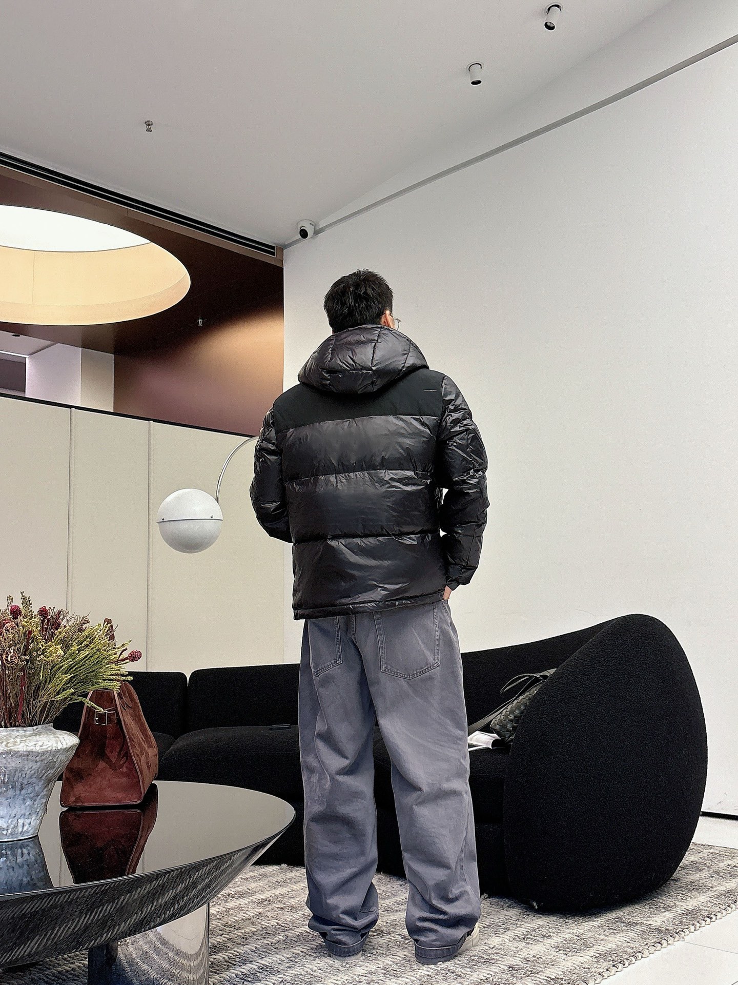 巴宝莉 官网款2025秋冬新款羽绒服。这款号称羽绒服届最高端的，全部90绒的三标齐全带着经典的Logo组