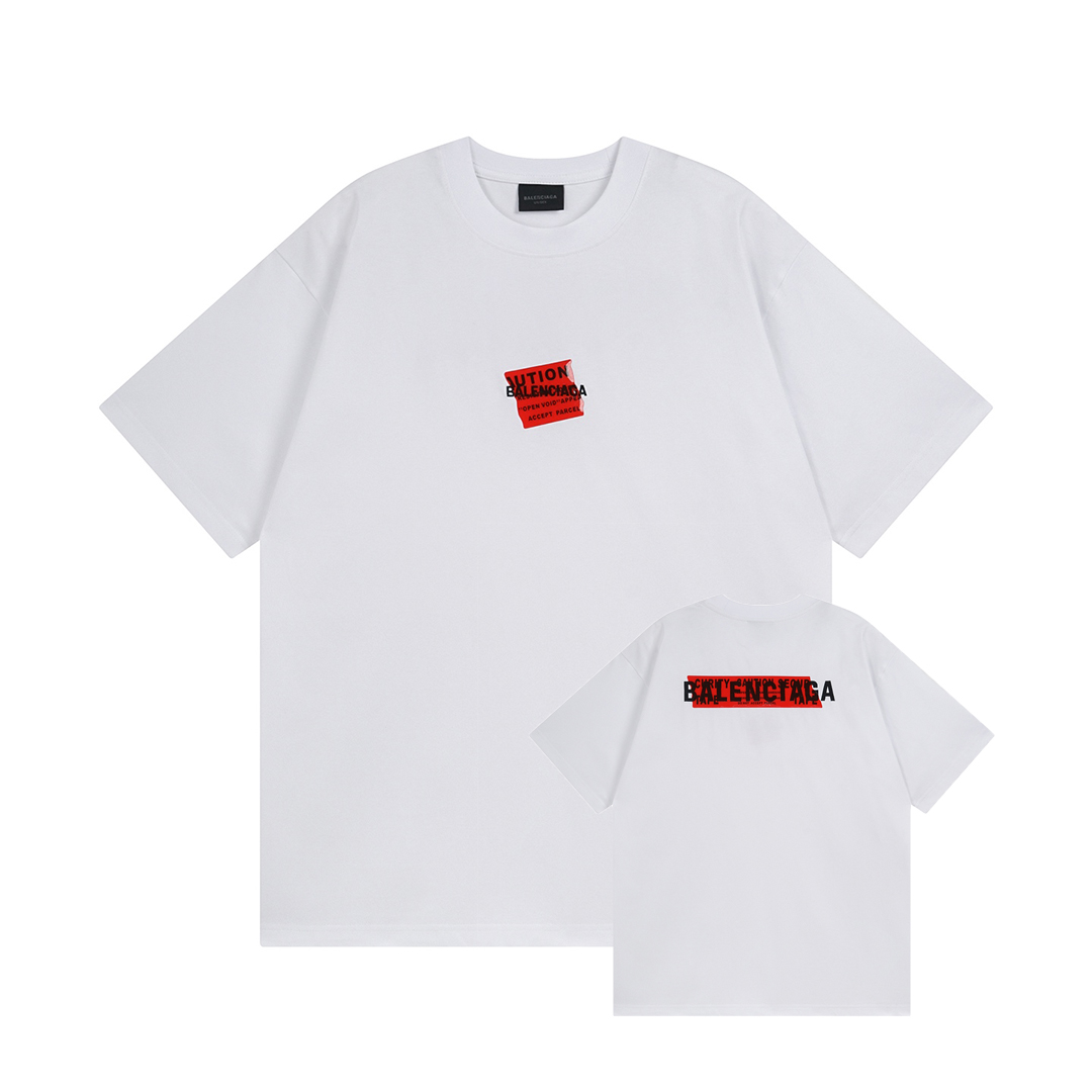 NO:333993,BALENCI*GA 25 Paris embroidery LOGO glue-imprinted short-sleeved T-shirt. Classic letter LOGO is embroidered with imported Tajima embroidery machine patch. The tape is imprinted with imported transparent glue. The letters are clear and the effect is three-dimensional. Exclusive version fixed weaving and dyeing 280g fabric. The threads are the same as the cylinder fixed dyeing. The style is OS loose shoulder-decking. Welcome to compare. Men and women are the same style -Color black blue white -SIZEXs S M L model number 7886#,,balenciaga,T-shirt,tees,t-shirt,alexander wang19860909BALENCI*GA 25巴黎刺绣LOGO胶浆压印款短袖T恤.经典字母LOGO采用进口田岛绣花机贴布刺绣.胶带采用进口透明胶浆压印.字母清晰.效果立体.独家对版定织定染280g面料.螺纹同缸定染零色差.版型釆用OS宽松落肩版型 欢迎对比 男女同款 -Color黑色 蓝色 白色 -SIZEXs S M L 款号7886#,,balenciaga,T-shirt,tees，t-shirt,alexander wang,Women's clothing