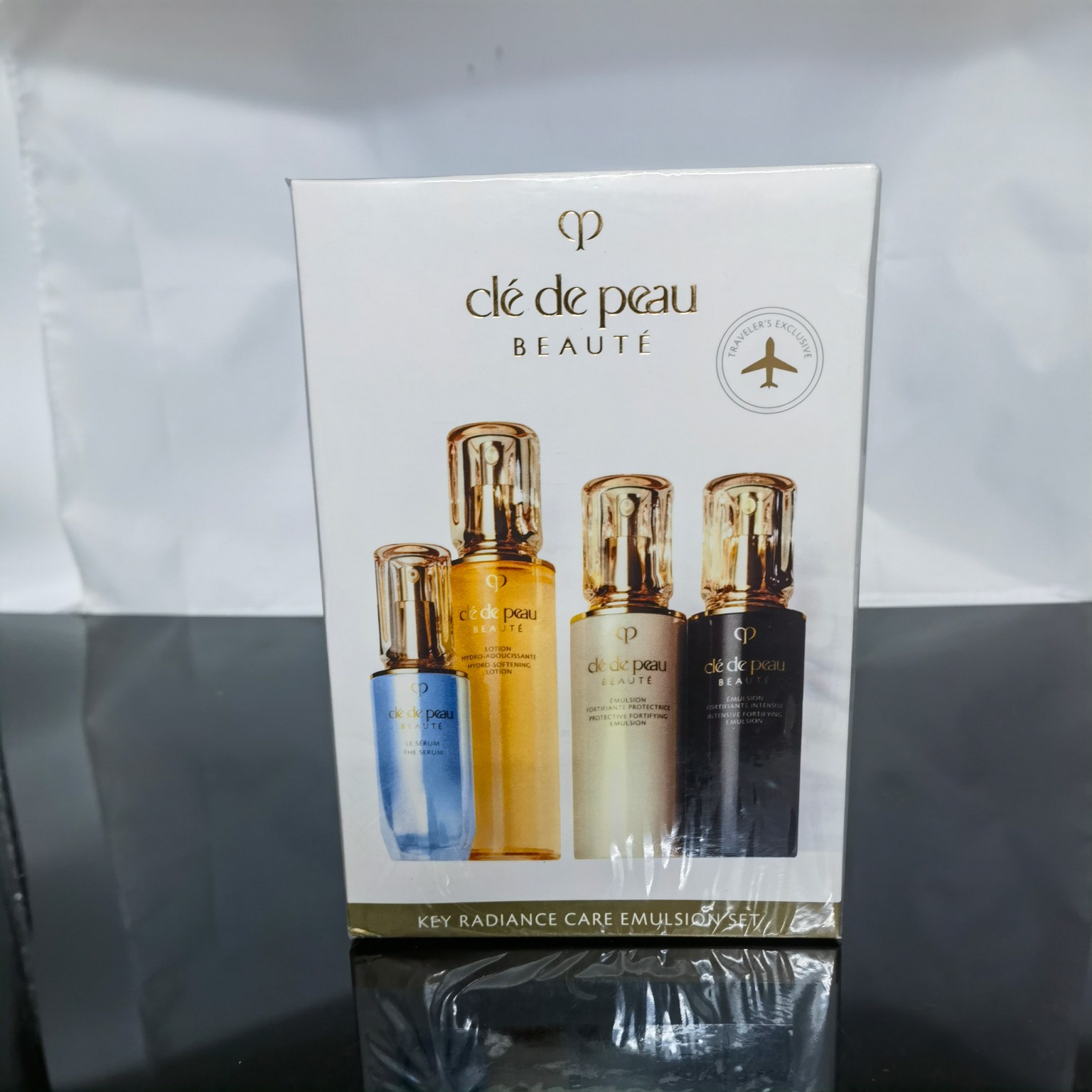 120！（下单备注：CPB四件套） CPB四件套，内含：镭射精华50ml，爽肤水170ml，日乳125ml，夜乳125ml。 cpb四件套，件24套 批次5049NB