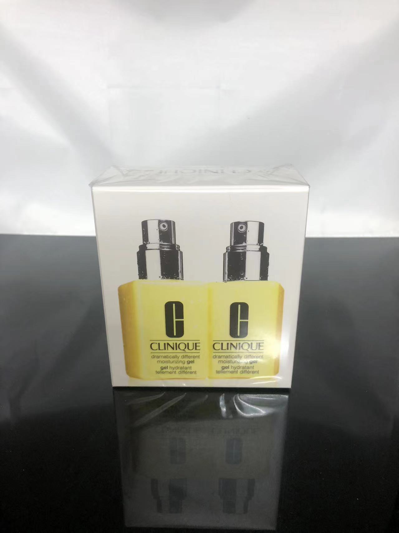 26！（下单备注：新版倩碧有油/无油） 新版倩碧黄油125ml2️⃣款：有油，无油✔内含：125mlx2。倩碧黄油分为无油款和有油款，作为倩碧的开山之作，全球每2⃣️秒卖出一瓶！绝对是混合肌肤的最爱！口碑超级好的倩碧黄油，用过的小伙伴爱不…