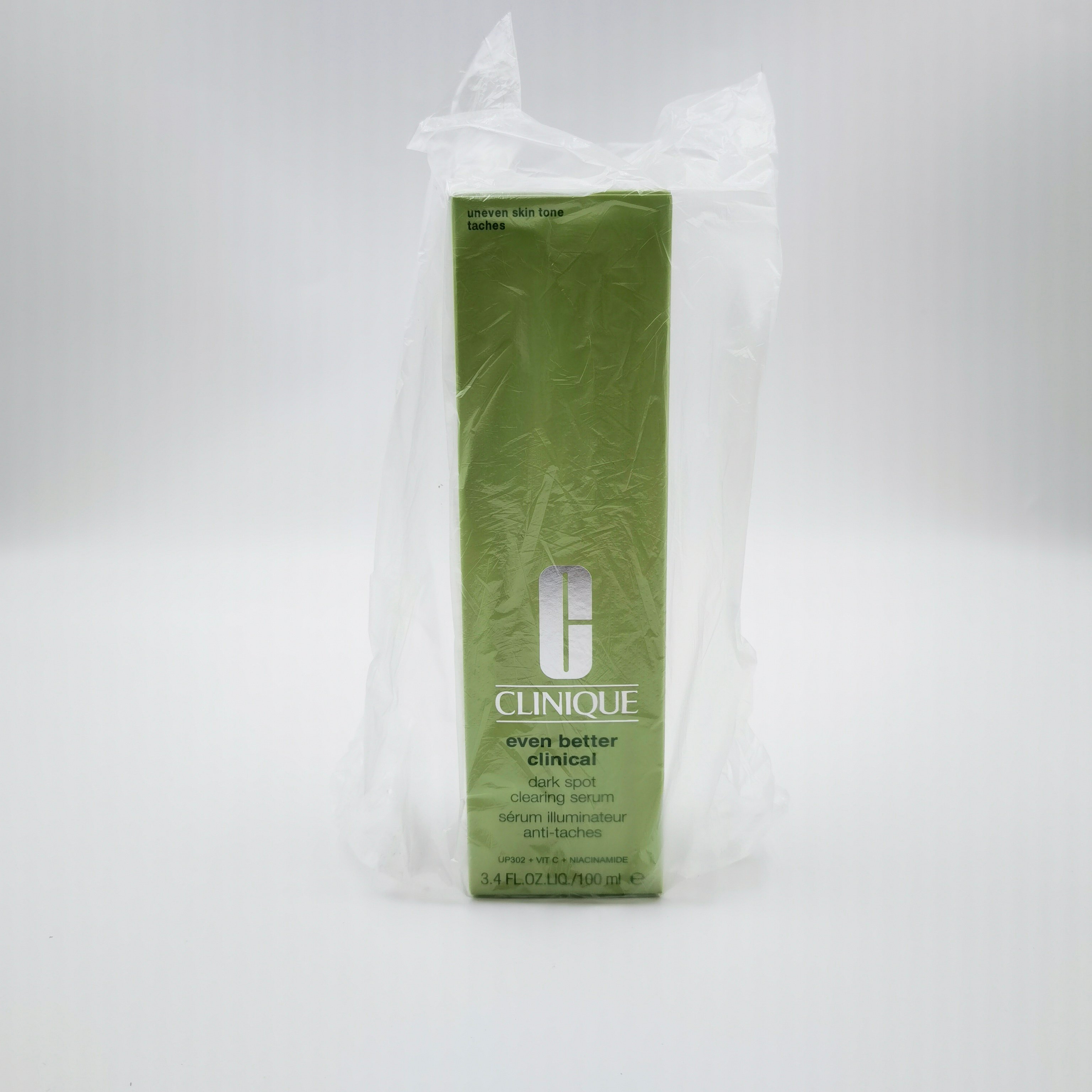 42！（下单备注：新版倩碧光子精华100ml） 新版倩碧302光子镭射瓶100ml！褪黑+击斑+祛黄+嫩肤+匀肤+收毛孔 U成分一出就给黑色素投下了炸弹 全方位狙击黑色素，让它无处可逃！ 新版302光子镭射瓶又给复配了 双重VC+烟酰胺这…