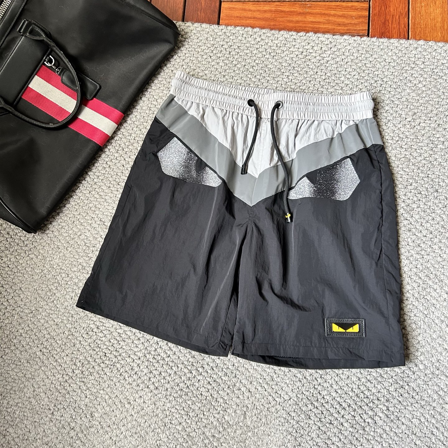 NO:431345,Fendi 2025 summer new men's casual shorts, high-end custom fabric breathable fabric, extremely breathable, elastic and comfortable, impeccable details, top-level auxiliary materials, original logo design concept, delicate and soft feel!  The upper body style is excellent!  Size M-XXXL, fendi, shorts, alexander wang19860909芬迪 2025夏季新款男士休闲短裤,高级定制面料透气面料 透气弹力舒适度极高,细节无可挑剔,顶级辅料配备,原版logo设计理念,手感细腻柔软！上身版型超赞！尺码M-XXXL,,fendi,shorts,alexander wang,Men's clothing