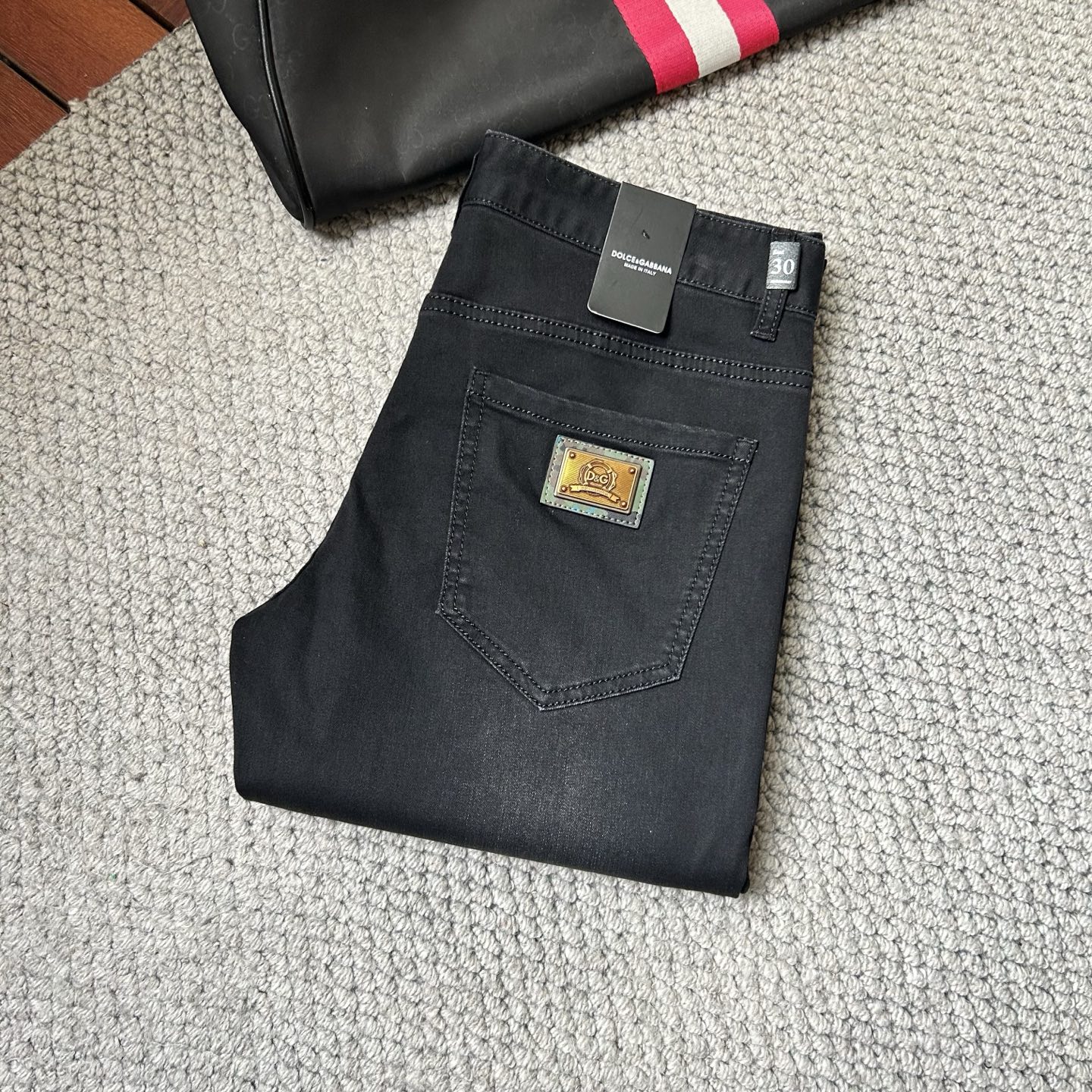 NO:431352,DG 2025 spring and summer new model is available, with high-quality hot jeans super customized model, G.com's classic logo, slim and elastic, comfortable and skin-friendly on the upper body, excellent style, impeccable details!  Simple European style, light luxury high-end,!  29-38, jeans,alexander wang19860909DG 2025春夏新款上市,高品质爆款牛仔裤超级定制款,G网同款经典LOGO,修身带弹力,上身舒适亲肤,版型超赞细节做工无可挑剔！简欧风格,轻奢高档,！码数29-38,,jeans,alexander wang,Men's clothing