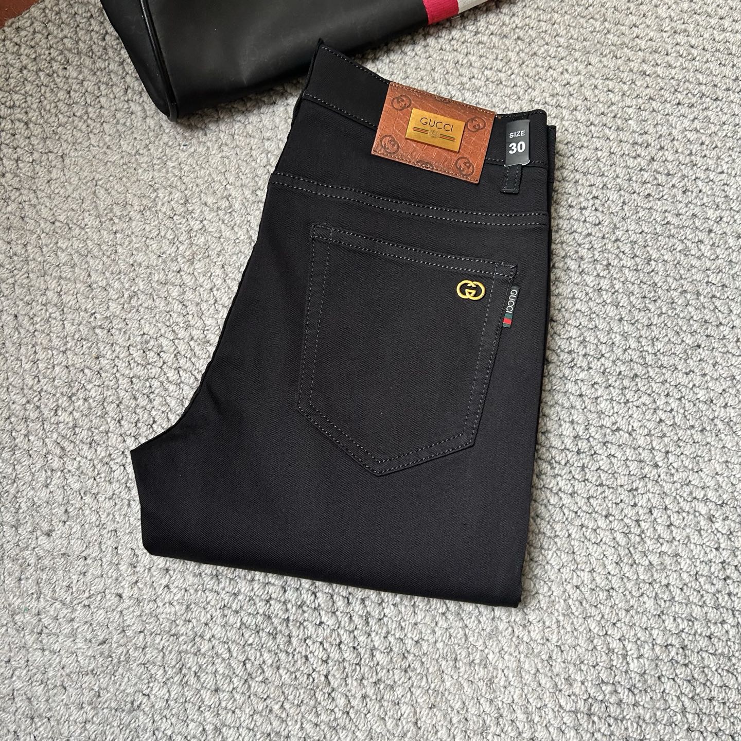 NO:431357,Guqi''''The new spring and summer model of 2025 is available, with high-quality hot jeans super customized style, G.com's classic logo, slim and elastic, comfortable and skin-friendly on the upper body, excellent style, impeccable details!  Simple European style, light luxury high-end,!  29-38, jeans,alexander wang19860909古奇‘’2025春夏新款上市,高品质爆款牛仔裤超级定制款,G网同款经典LOGO,修身带弹力,上身舒适亲肤,版型超赞细节做工无可挑剔！简欧风格,轻奢高档,！码数29-38,,jeans,alexander wang,Men's clothing