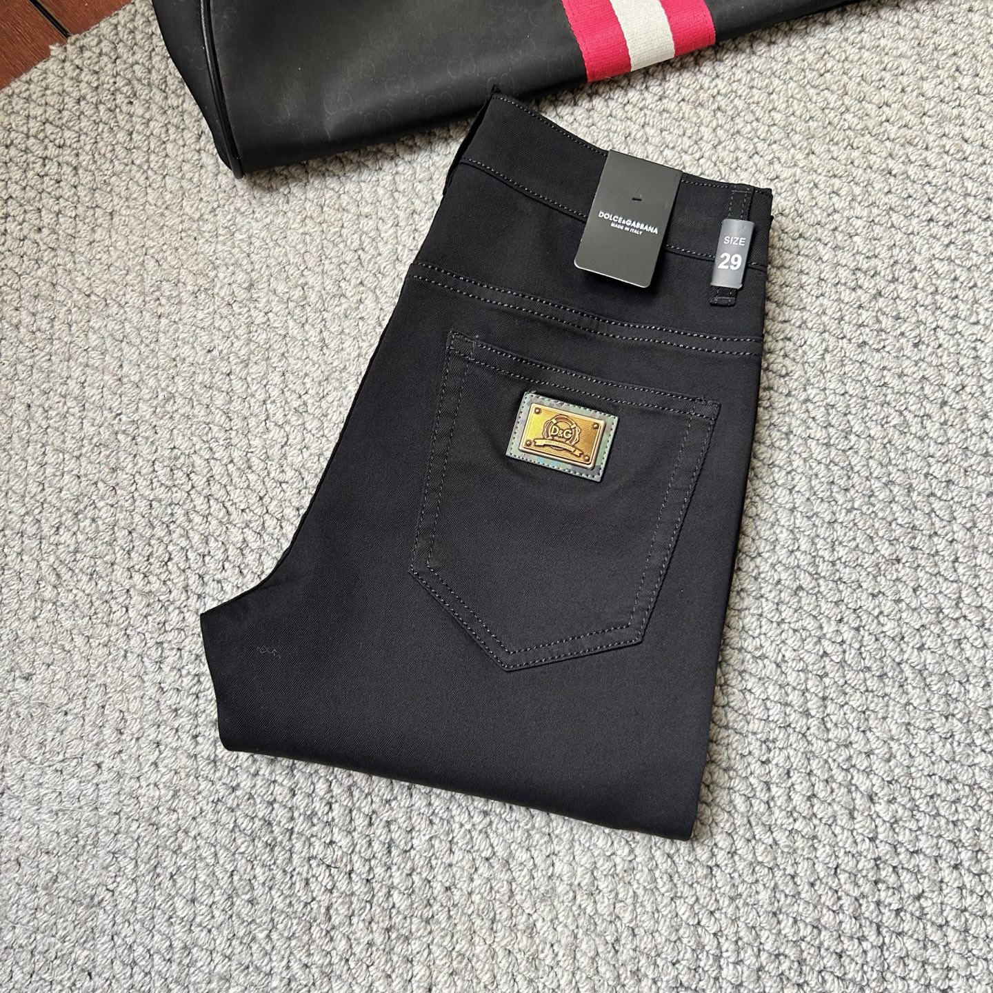 NO:431372,DG ‘’’The new spring and summer model of 2025 is available, with high-quality hot jeans super customized style, G.com’s classic logo, slim and elastic, comfortable and skin-friendly on the upper body, excellent style, impeccable details!  Simple European style, light luxury high-end,!  29-38, jeans,alexander wang19860909DG ‘’2025春夏新款上市,高品质爆款牛仔裤超级定制款,G网同款经典LOGO,修身带弹力,上身舒适亲肤,版型超赞细节做工无可挑剔！简欧风格,轻奢高档,！码数29-38,,jeans,alexander wang,Men's clothing