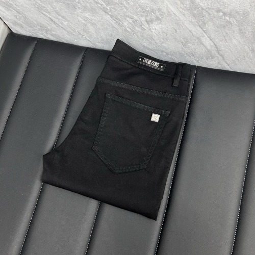 Fendi 2025 Spring/Summer New High-Quality Slim-Fit Stretch Denim Jeans 1 Fendi 2025 Spring/Summer New High-Quality Slim-Fit Stretch Denim Jeans