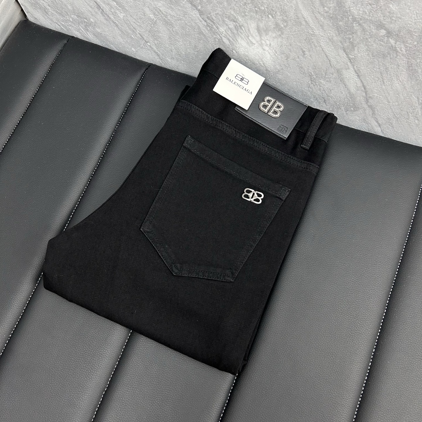 NO:431444,Paris'''2025 early spring new model is available in stock, original single hot jeans are super customized, super heavy industry craftsmanship, excellent style, impeccable details!  The style is not picky, it is very high-end, and the good products are not waiting for everyone. If you like it, hurry up and start, size 29-38, jeans, alexander wang19860909巴黎‘’2025早春新款现货上市,原单爆款牛仔裤超级定制款,超级重工工艺,版型超赞细节做工无可挑剔！款式不挑人,特别高档,好货不等人,看中赶紧下手,尺码29-38,,jeans,alexander wang,Men's clothing