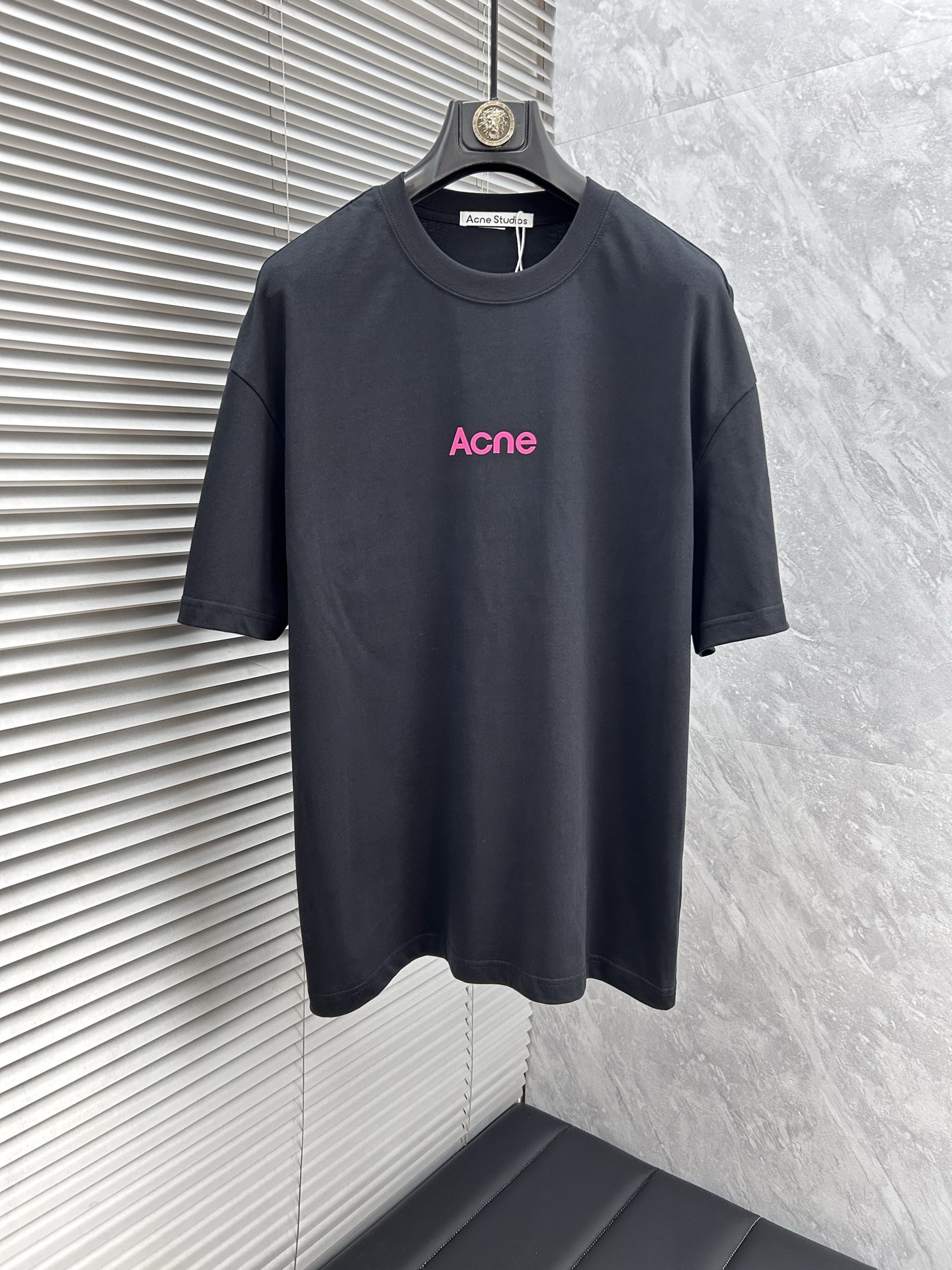 NO:438560,AS Ss' latest short-sleeved T-shirt in spring and summer, soft feel, comfortable to wear, fine workmanship. The upper body effect is invincible and handsome, size number M-2xl, T-shirt,tees, t-shirt,alexander wang19860909AS Ss春夏最新款短袖T恤,手感柔软,穿着舒适,做工精细.上身效果无敌帅气,码数 M-2xl,,T-shirt,tees，t-shirt,alexander wang,Men's clothing