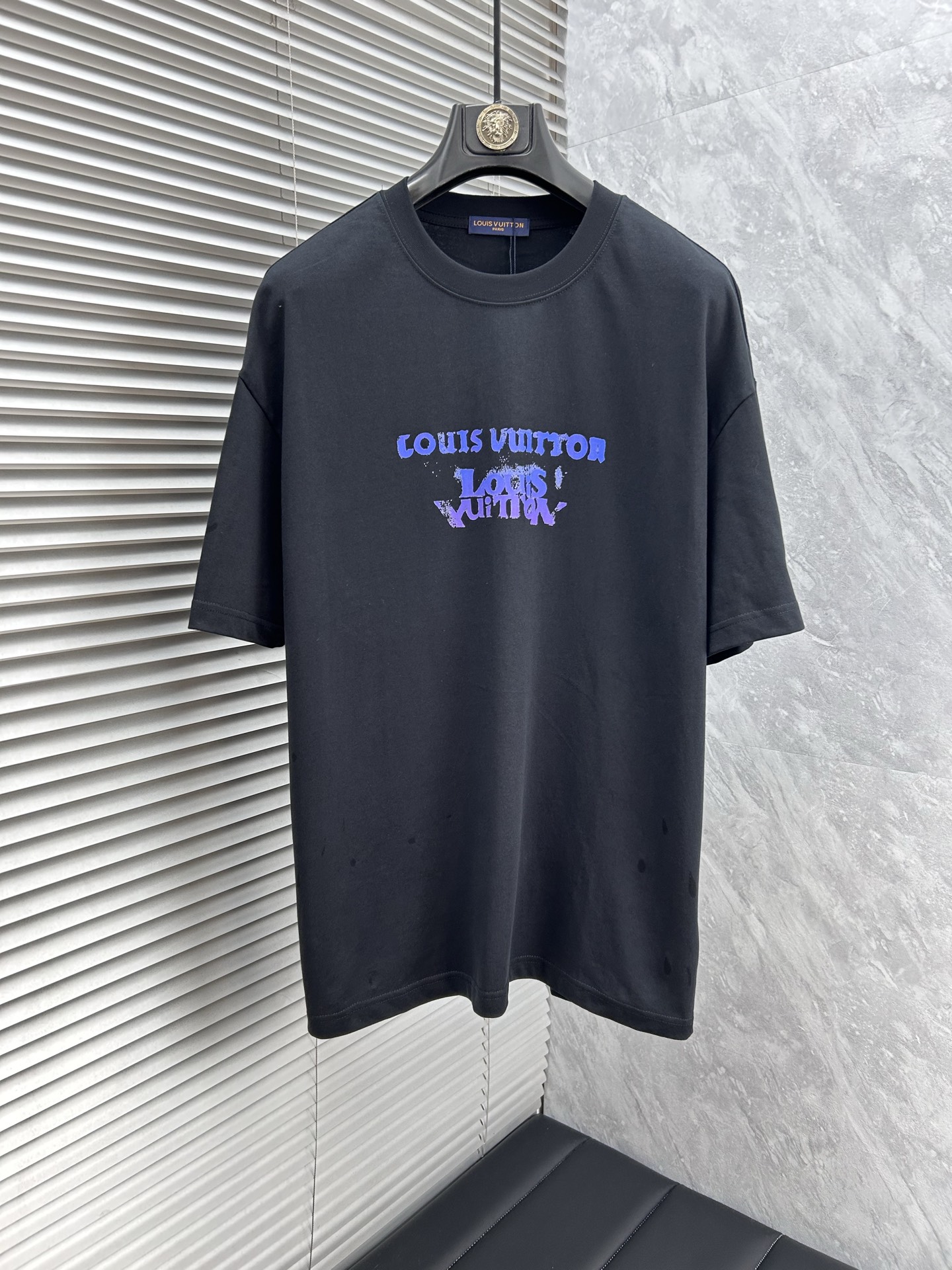 NO:438614,LV Ss Spring and Summer latest short-sleeved T-shirt, soft feel, comfortable to wear, fine workmanship. The upper body effect is invincible and handsome, size number M-2xl, louis vuitton, T-shirt,tees, t-shirt,alexander wang19860909LV Ss春夏最新款短袖T恤,手感柔软,穿着舒适,做工精细.上身效果无敌帅气,码数 M-2xl,,louis vuitton,T-shirt,tees，t-shirt,alexander wang,Men's clothing