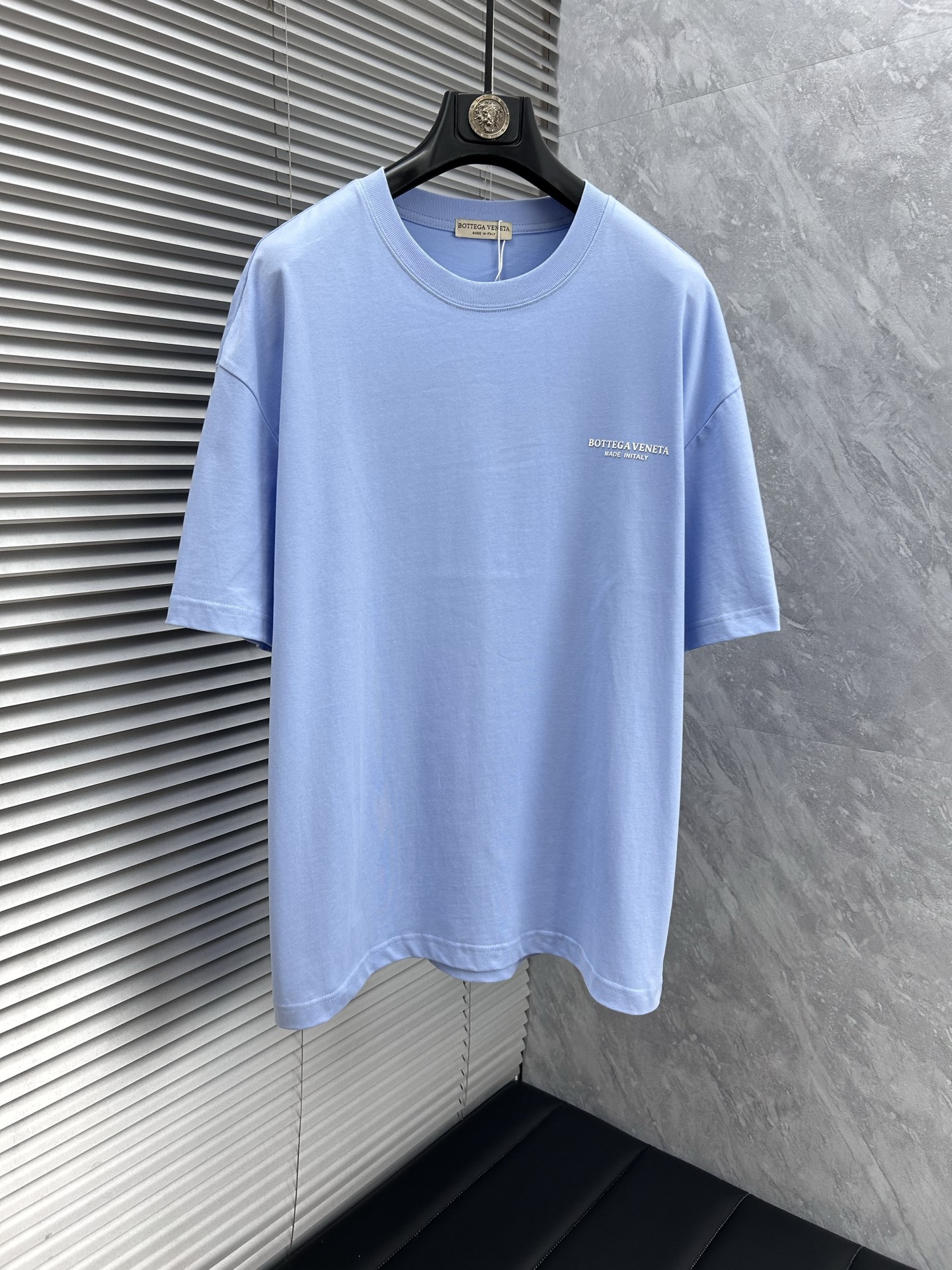 NO:438607,BV Ss Spring and Summer latest short-sleeved T-shirt, soft touch, comfortable wearing, fine workmanship. The upper body effect is invincible and handsome, size number M-2xl, bottega veneta, T-shirt,tees, t-shirt, alexander wang19860909BV Ss春夏最新款短袖T恤,手感柔软,穿着舒适,做工精细.上身效果无敌帅气,码数 M-2xl,,bottega veneta,T-shirt,tees，t-shirt,alexander wang,Men's clothing