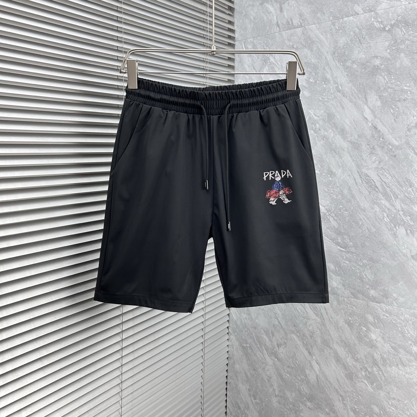 NO:441924,Pula’s new style is coming. 2025 spring and summer new casual pants and shorts, imported high-density custom quick-drying fabric, comfortable, soft and skin-friendly, straight and not easy to wrinkle, simple and clear, super versatile, fashionable and versatile, straight and stylish, a must-have for the wardrobe!  Suitable for any occasion, size M-3XL, prada, shorts, alexander wang19860909普拉‘’新款来袭 2025春夏新款休闲裤短裤,进口高密度定制速干面料,舒适柔软亲肤,笔挺不易起皱,简单明了,超级百搭上身效果超级棒时尚百搭,笔挺有型,衣橱必备！适合任何场合穿着,码数M-3XL,,prada,shorts,alexander wang,Men's clothing