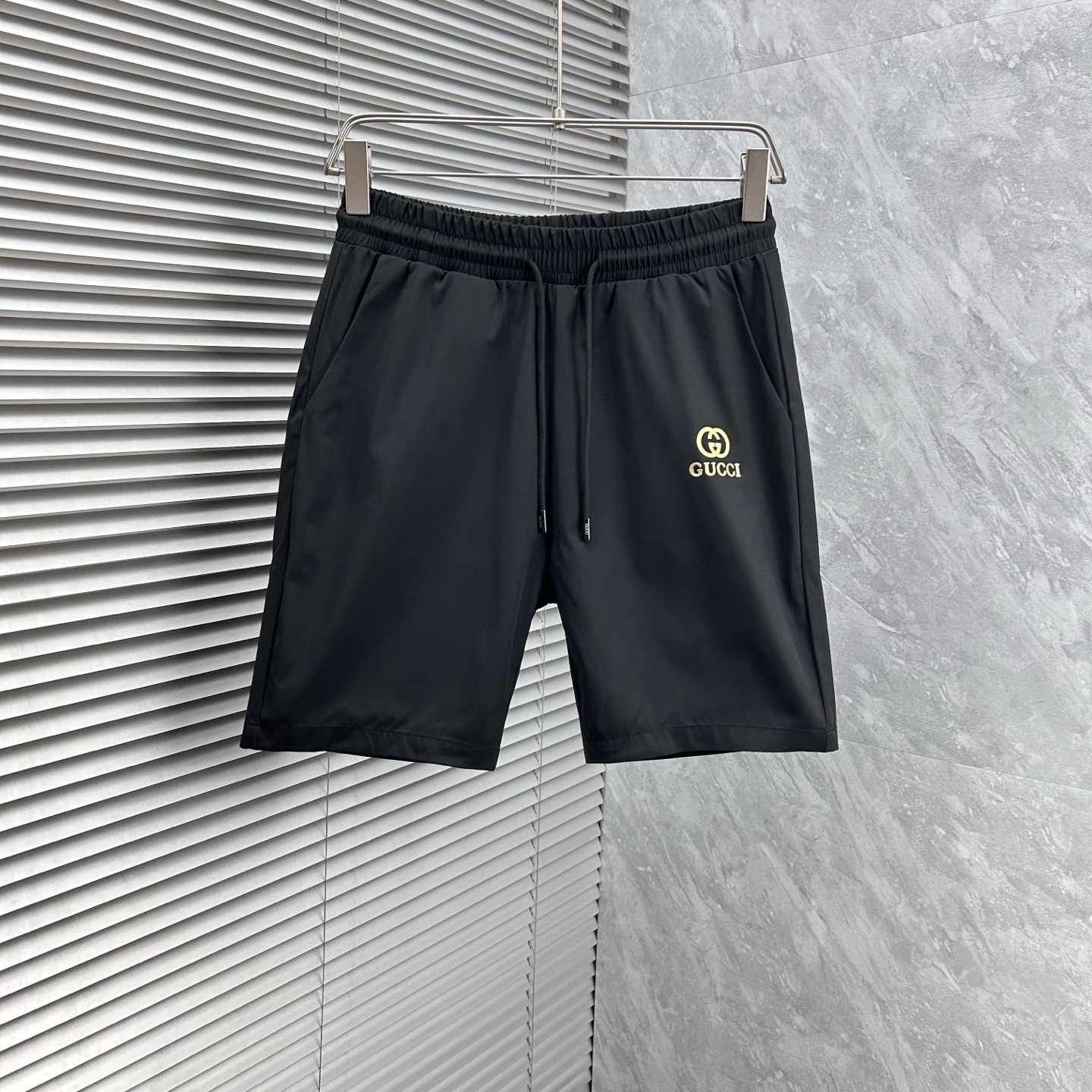 NO:441891,The new ancient style is coming. The new casual pants and shorts in spring and summer 2025 are imported high-density customized quick-drying fabric, comfortable, soft and skin-friendly, straight and not easy to wrinkle. It is simple and clear. It is super versatile and fashionable and versatile. It is straight and stylish. It is a must-have for the wardrobe!  Suitable for any occasion, size M-3XL, shorts, alexander wang19860909古’新款来袭 2025春夏新款休闲裤短裤,进口高密度定制速干面料,舒适柔软亲肤,笔挺不易起皱,简单明了,超级百搭上身效果超级棒时尚百搭,笔挺有型,衣橱必备！适合任何场合穿着,码数M-3XL,,shorts,alexander wang,Men's clothing