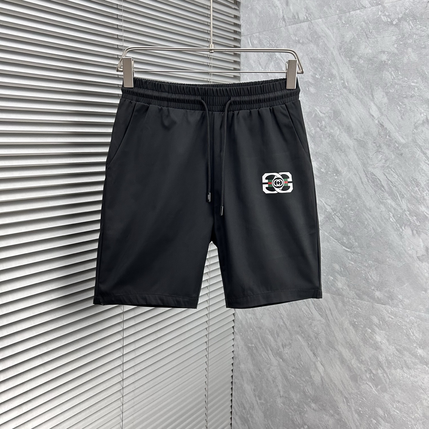 NO:441857,The new ancient style is coming. The new casual pants and shorts in spring and summer 2025 are imported high-density customized quick-drying fabric, comfortable, soft and skin-friendly, straight and not easy to wrinkle. It is simple and clear. It is super versatile and fashionable and versatile. It is straight and stylish. It is a must-have for the wardrobe!  Suitable for any occasion, size M-3XL, shorts, alexander wang19860909古‘’新款来袭 2025春夏新款休闲裤短裤,进口高密度定制速干面料,舒适柔软亲肤,笔挺不易起皱,简单明了,超级百搭上身效果超级棒时尚百搭,笔挺有型,衣橱必备！适合任何场合穿着,码数M-3XL,,shorts,alexander wang,Men's clothing