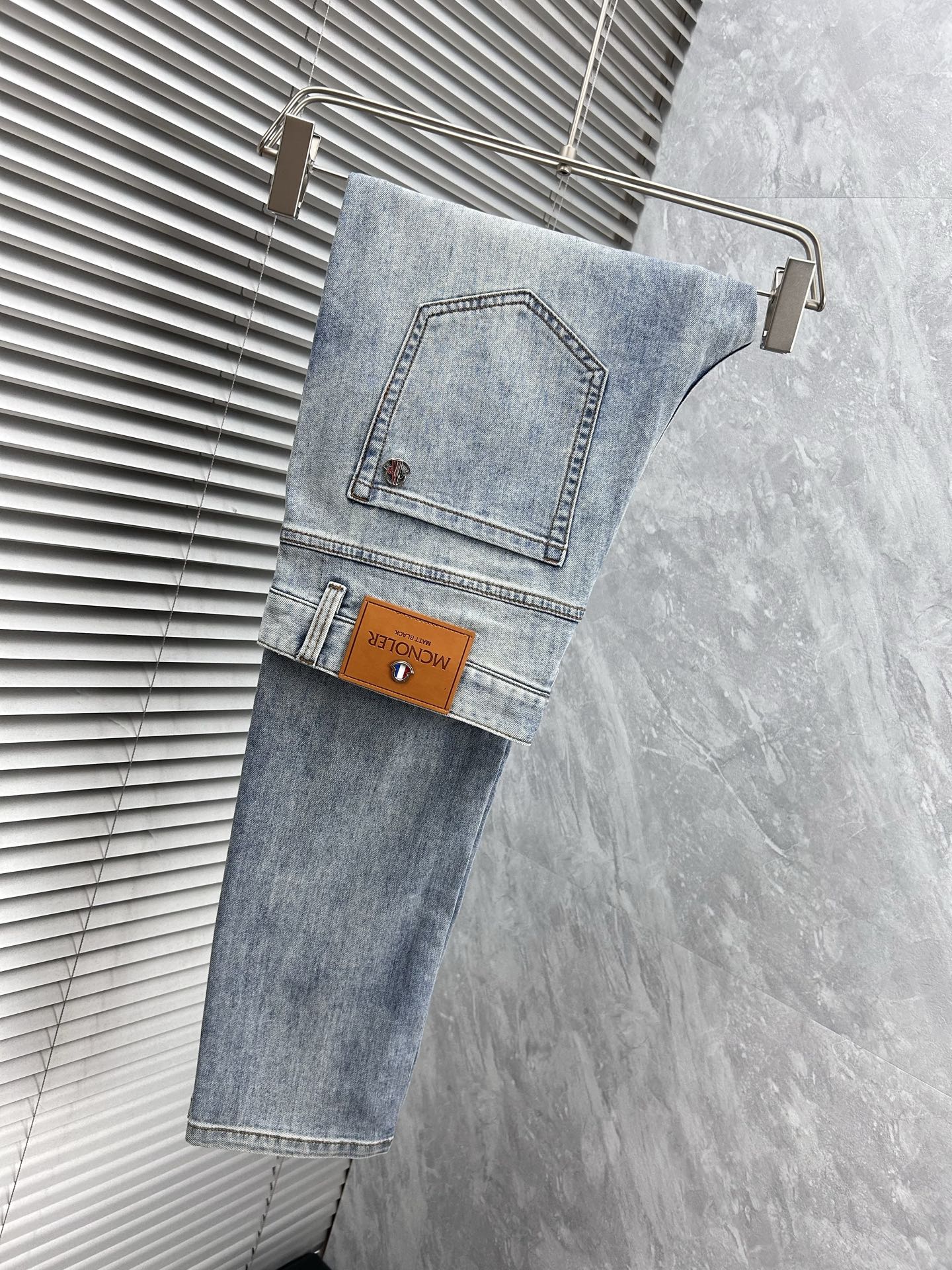 NO:442395,Meng’2025 new jeans, customized imported high-elastic denim fabric, close and comfortable, and the style is three-dimensional and slim!  Latest design elements!  Full of fashion and trendy!  Casual and versatile style, extremely comfortable, and the upper body effect is super handsome!  Trendy men's must-have items, 29-38, jeans, alexander wang19860909蒙’2025新款牛仔裤,定制进口高弹牛仔面料,贴身舒适,版型属于立体修身！最新设计元素！时尚潮味十足！休闲百搭款,舒适度极高,上身效果超级帅气！潮男必备单品 码数29-38,,jeans,alexander wang,Men's clothing