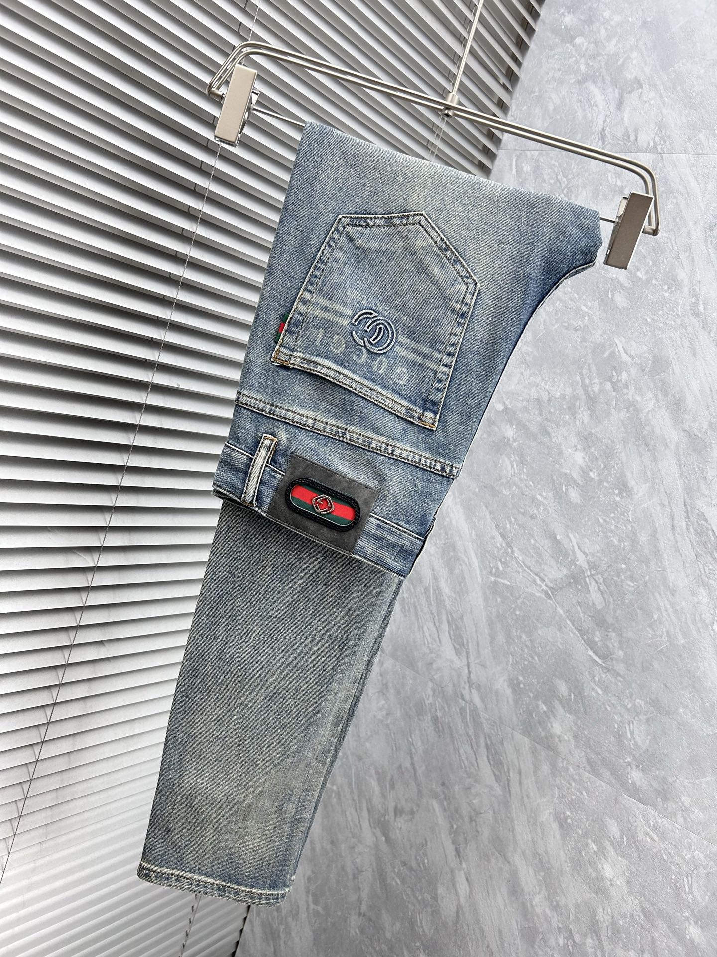 NO:442425,The new 2025 jeans are customized imported high-elastic denim fabric, which is close and comfortable, and the style is three-dimensional and slim!  Latest design elements!  Full of fashion and trendy!  Casual and versatile style, extremely comfortable, and the upper body effect is super handsome!  Trendy men's must-have items, 29-38, jeans, alexander wang19860909古‘’2025新款牛仔裤,定制进口高弹牛仔面料,贴身舒适,版型属于立体修身！最新设计元素！时尚潮味十足！休闲百搭款,舒适度极高,上身效果超级帅气！潮男必备单品 码数29-38,,jeans,alexander wang,Men's clothing