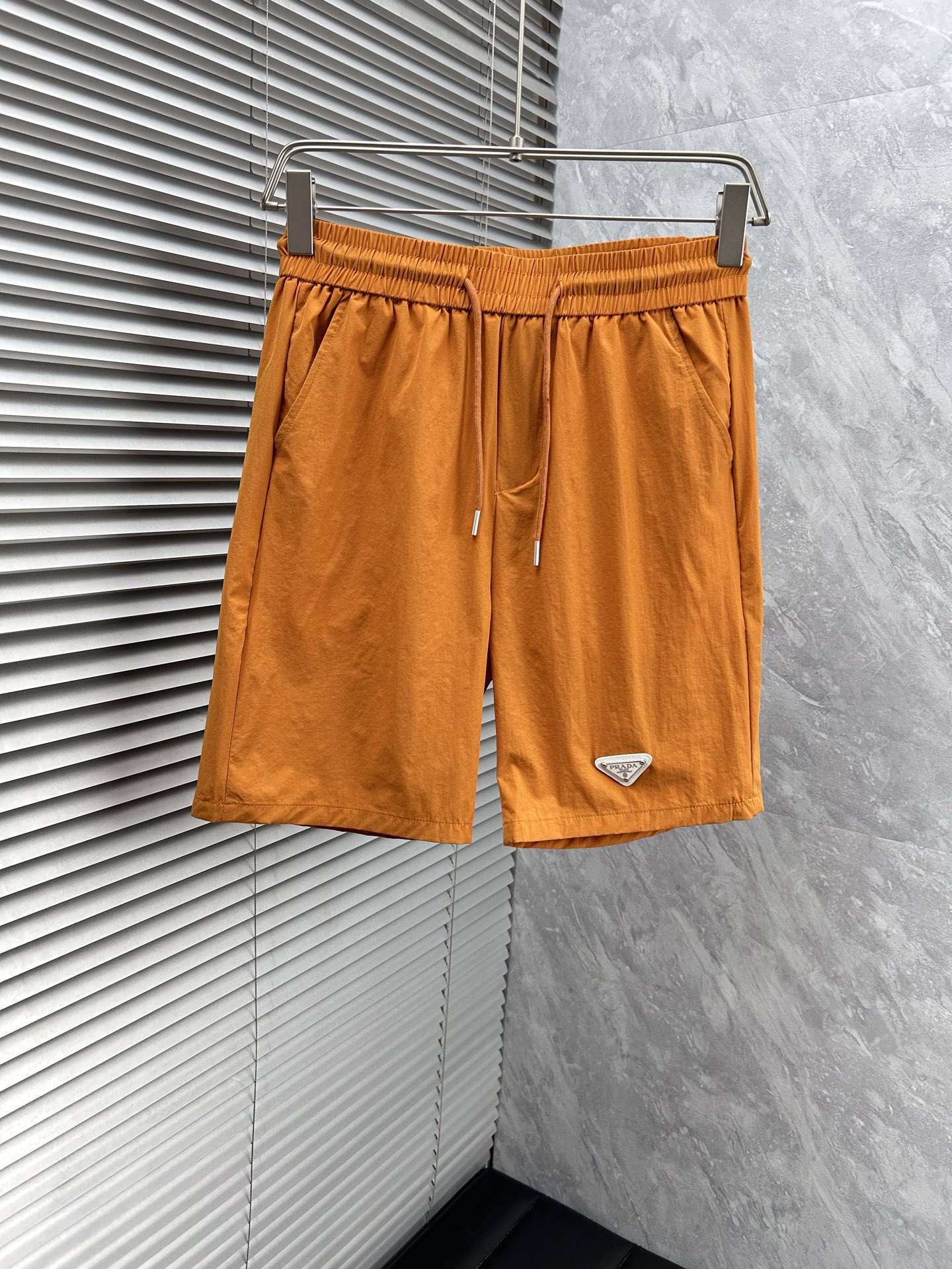 Prada Heren Casual Shorts - Comfortabele katoenen short met logo - Oranje