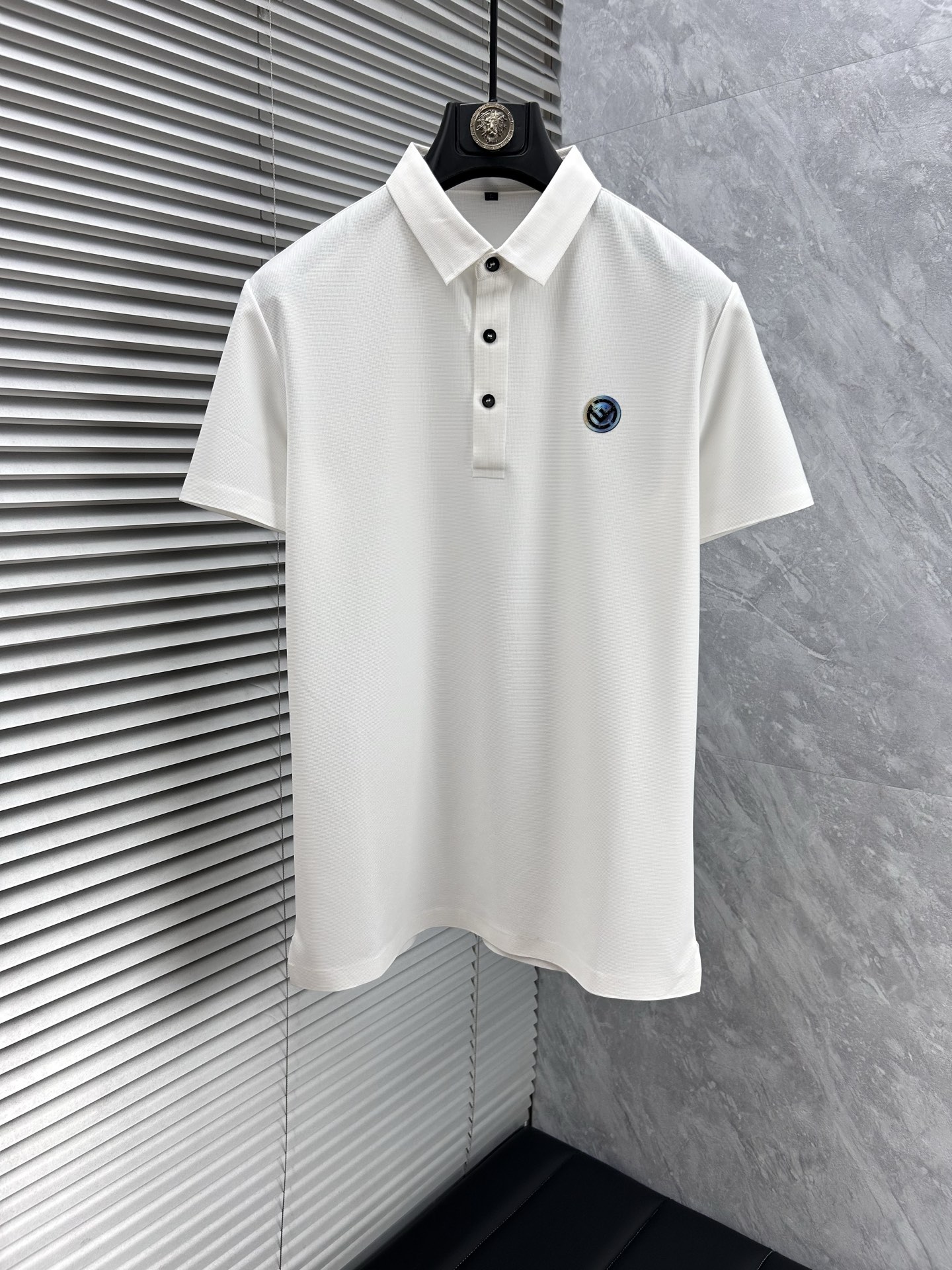 NO:462526,Finn’’’ 2025 spring and summer new men’s short-sleeved Polo shirt, the latest brand design element!  Neither monotonous nor complicated, it shows taste just right!  Customer-supplied top custom stretch spandex fabric!  Comfortable, sweat-absorbing and breathable, the unique high-end fabric presents a simple and elegant temperament!  The letter logo on the chest is designed with glue!  Full three-dimensional! Standard cutting design!  Every detail is a synchronized with high-end fashion. Size: M-4XL, T-shirt, alexander wang19860909芬‘’2025春夏新款男士短袖Polo衫,品牌最新设计元素！既不单调也不复杂,恰到好处的展现品味！客供顶级定制弹力氨纶面料！舒适吸汗透气根本不在话下,面料独具的高奢感呈现简约优雅气质！胸前字母logo压胶设计！饱满立体!标准裁剪设计！每一处细节都是与高端时尚同步的体现.尺码:M-4XL,,T-shirt,alexander wang,Men's clothing