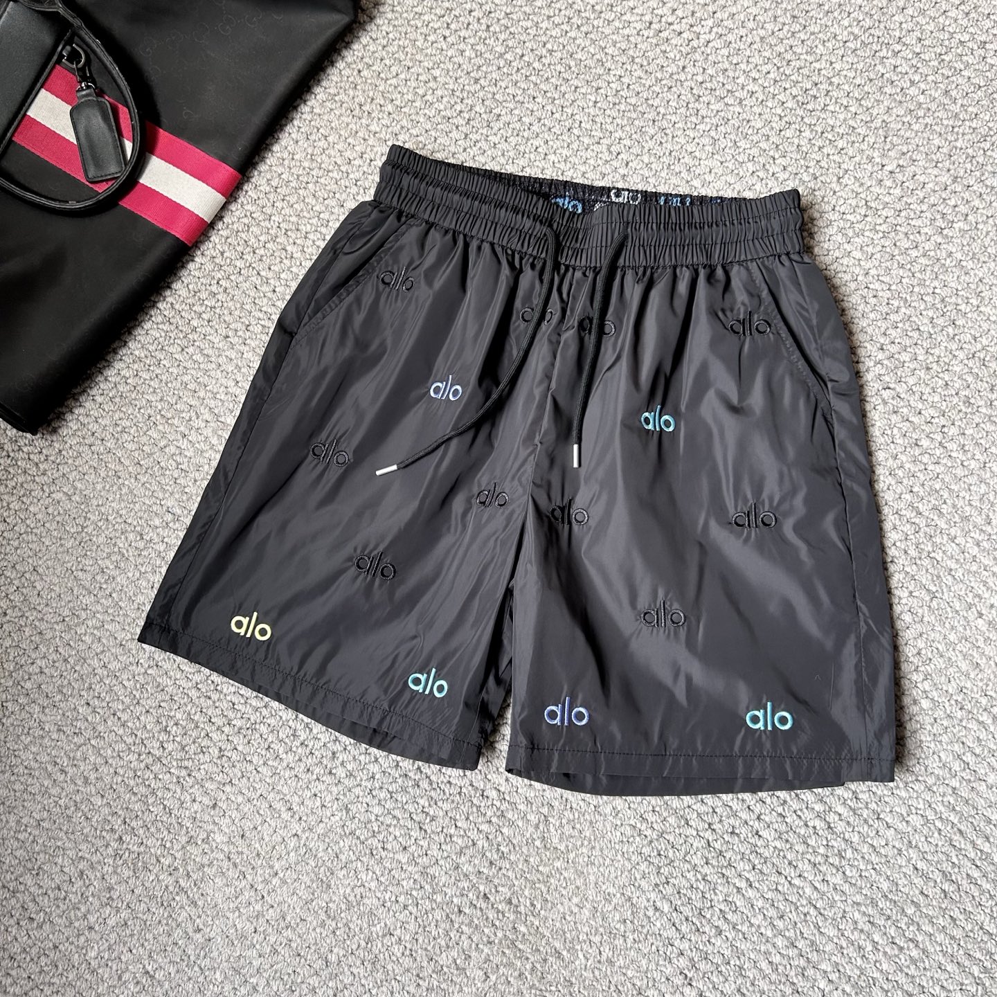 NO:474240,al'’ 2025 spring and summer new men's casual shorts, high-end customized breathable fabric, breathable and micro-elastic, extremely comfortable, impeccable details, top-level auxiliary materials, original hardware design concept, delicate and soft feel!  The upper body style is excellent!  Size M-3XL, shipped the next day, shorts, alexander wang19860909al‘’ 2025春夏新款男士休闲短裤,高级定制透气面料 透气微弹舒适度极高,细节无可挑剔,顶级辅料配备,原版五金设计理念,手感细腻柔软！上身版型超赞！尺码M-3XL,隔天出货,,shorts,alexander wang,Men's clothing